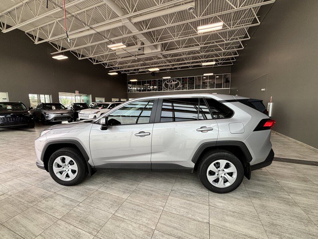 2025 Toyota RAV4 - photo 2
