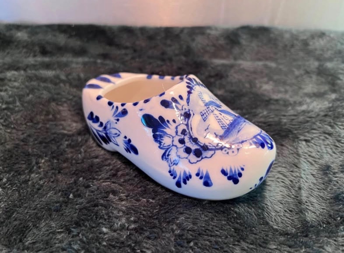 Vintage Delft-Style Dutch Clog Shoe – Hand-Painted Ceramic - photo 4