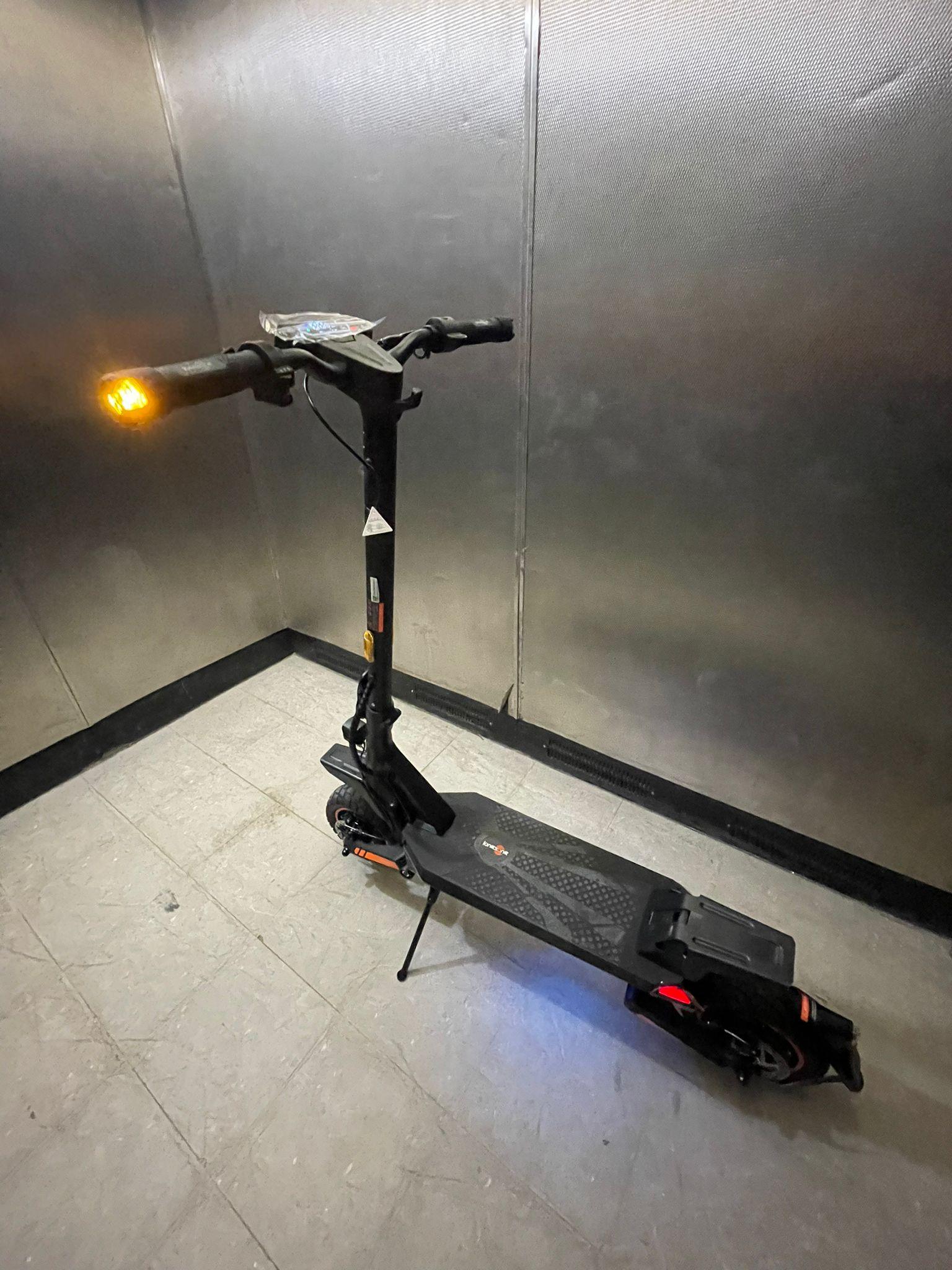 Premium Electric Scooter - 70KM Range - photo 3
