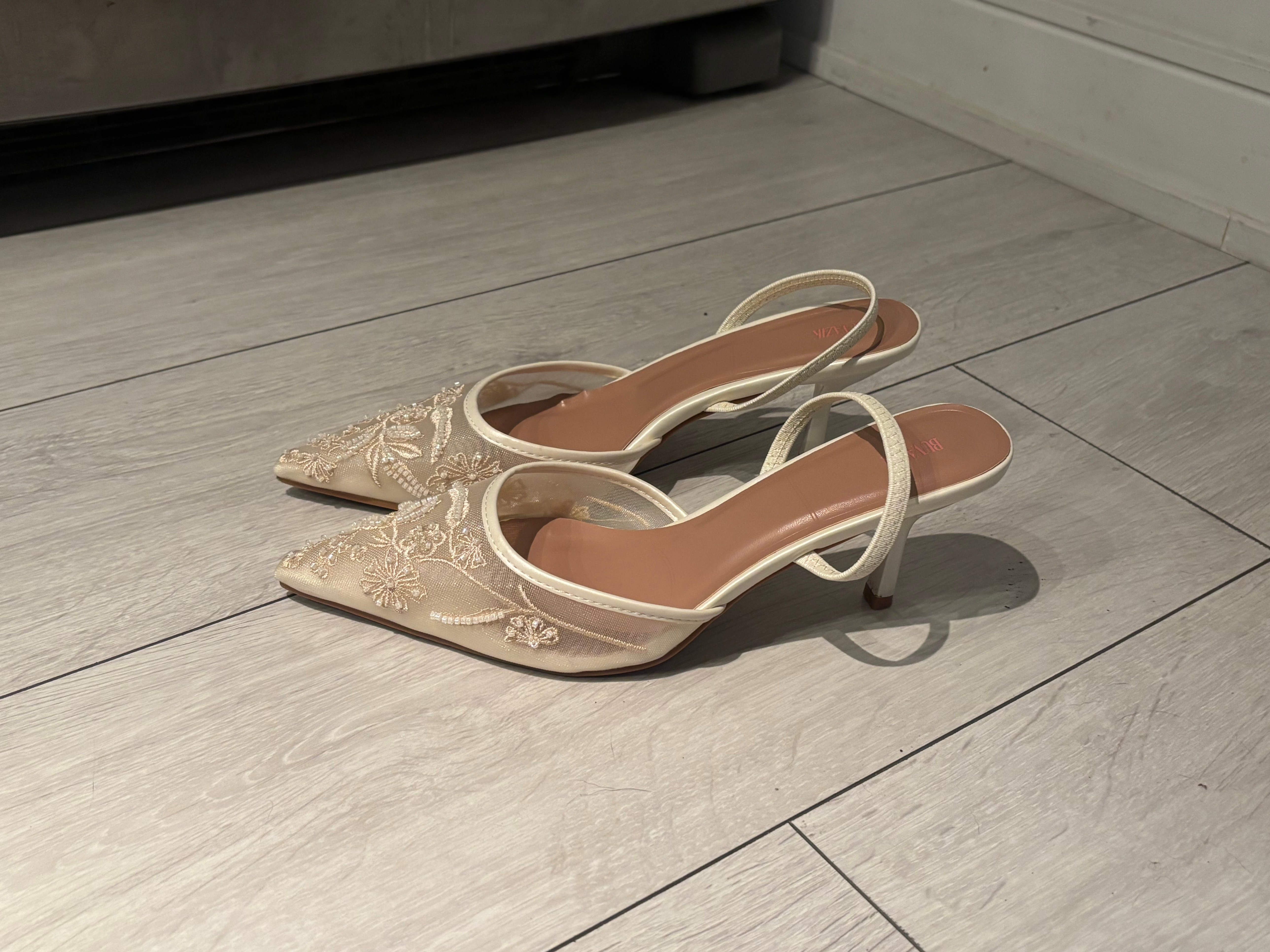 Embroidered Pointed-Toe Slingback Heels In White - photo 5