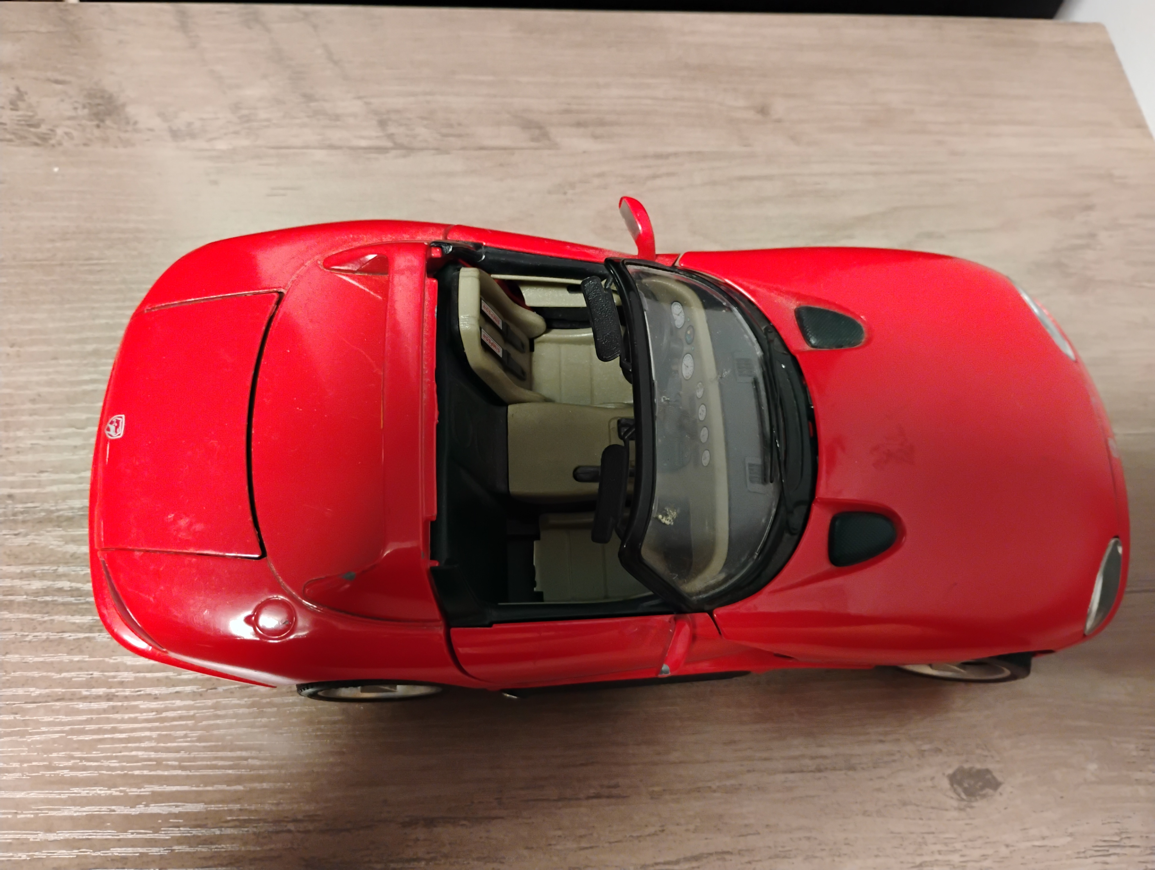 Burago 1992 Dodge Viper RT 10 with stand 1/18 scale Parts Car - photo 5