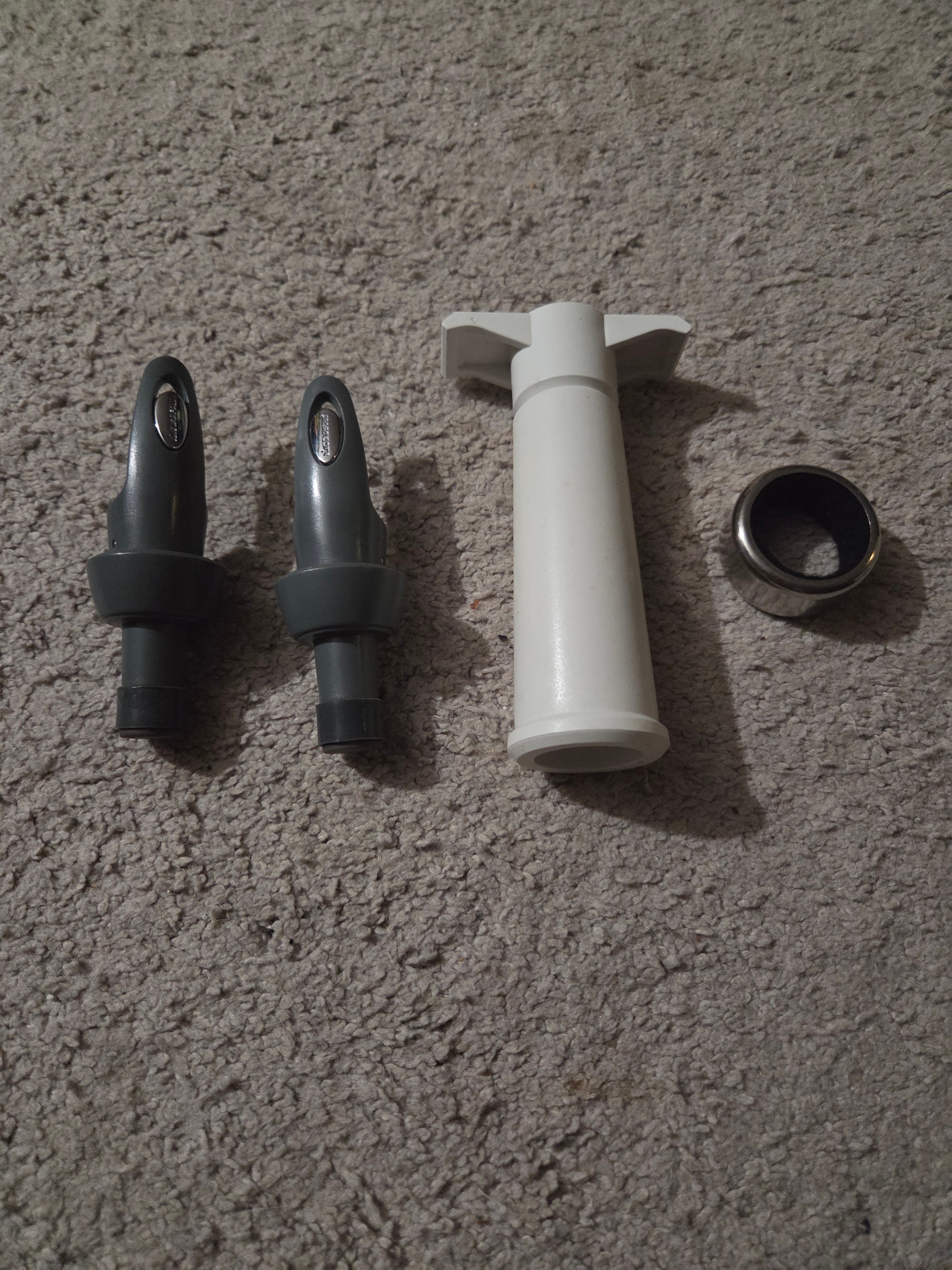 Vacu Vin Wine Saver Vacuum Pump + 2 Stoppers + Wine Drip Collar