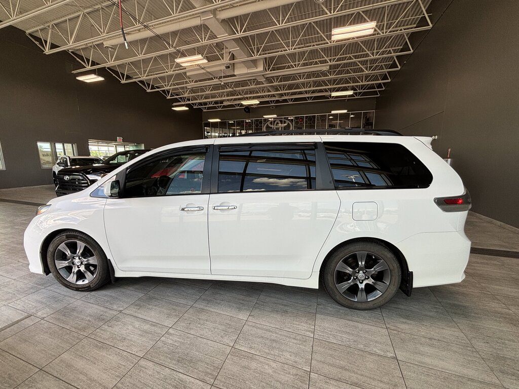 2016 Toyota Sienna - photo 2