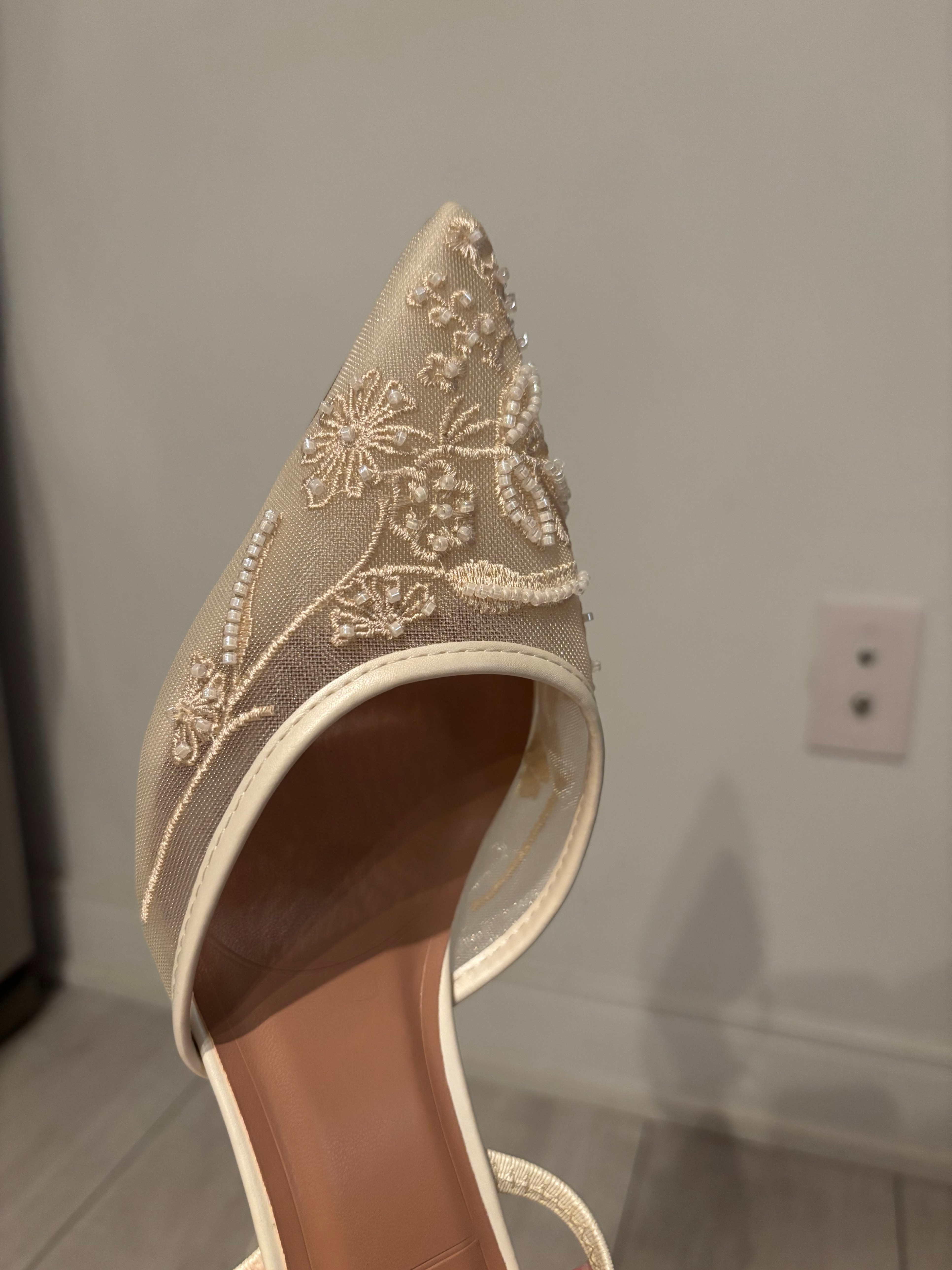 Embroidered Pointed-Toe Slingback Heels In White - photo 4