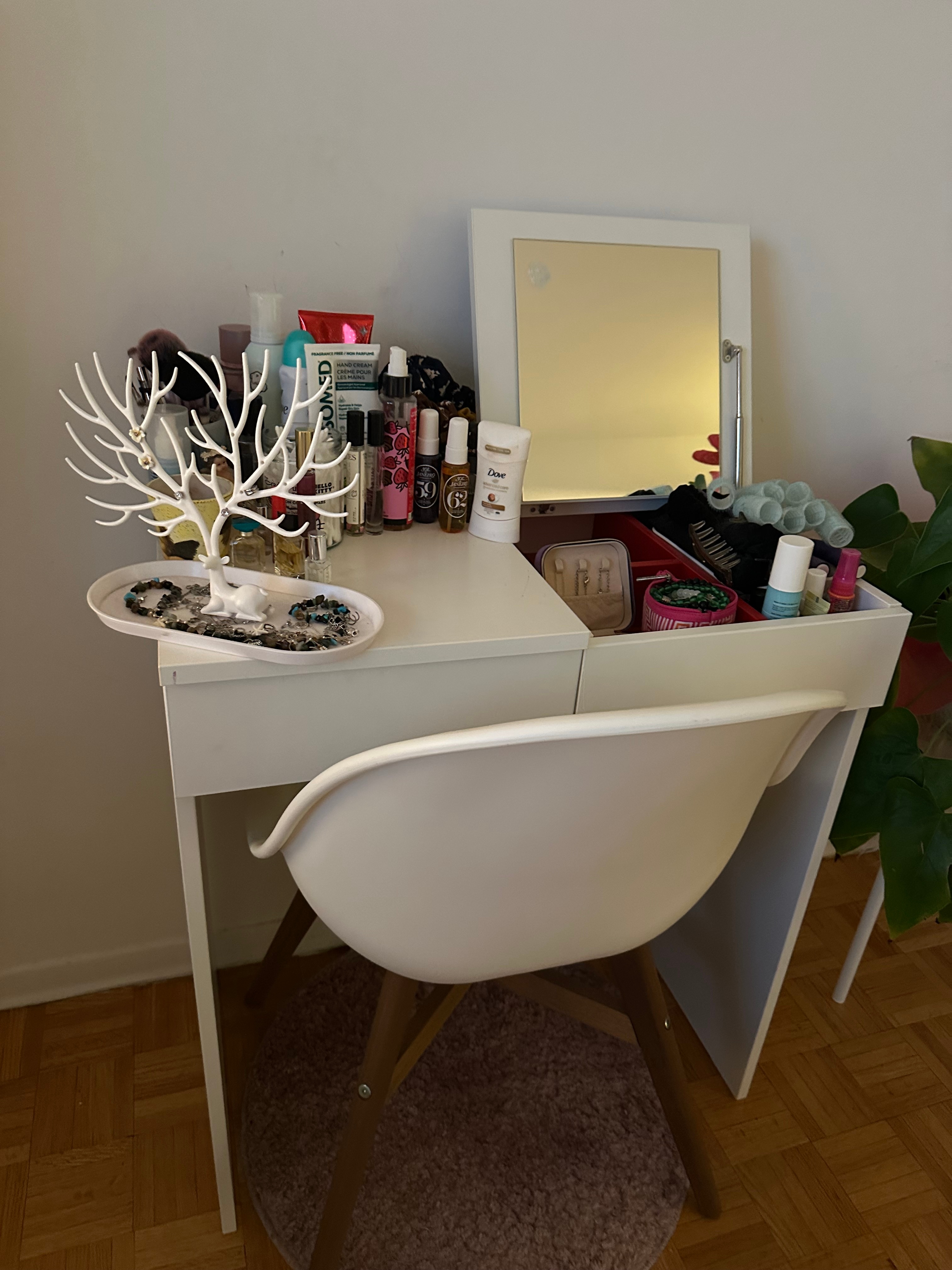 White Makeup Vanity & Modern White Chair Set - photo 2