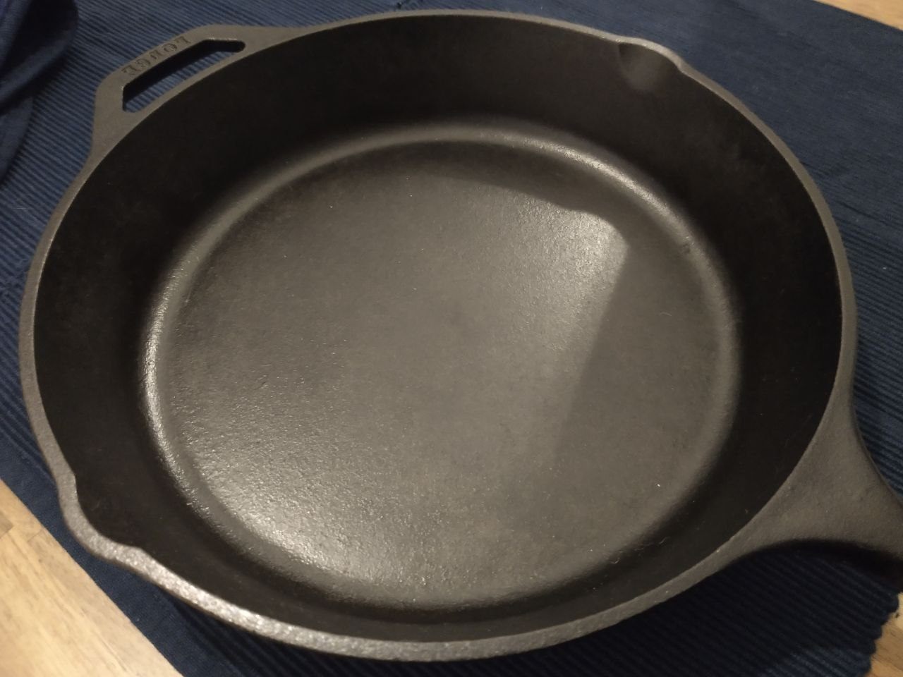 Cast Iron Pan - Lodge Special Edition - Rosie the Riveter - photo 3