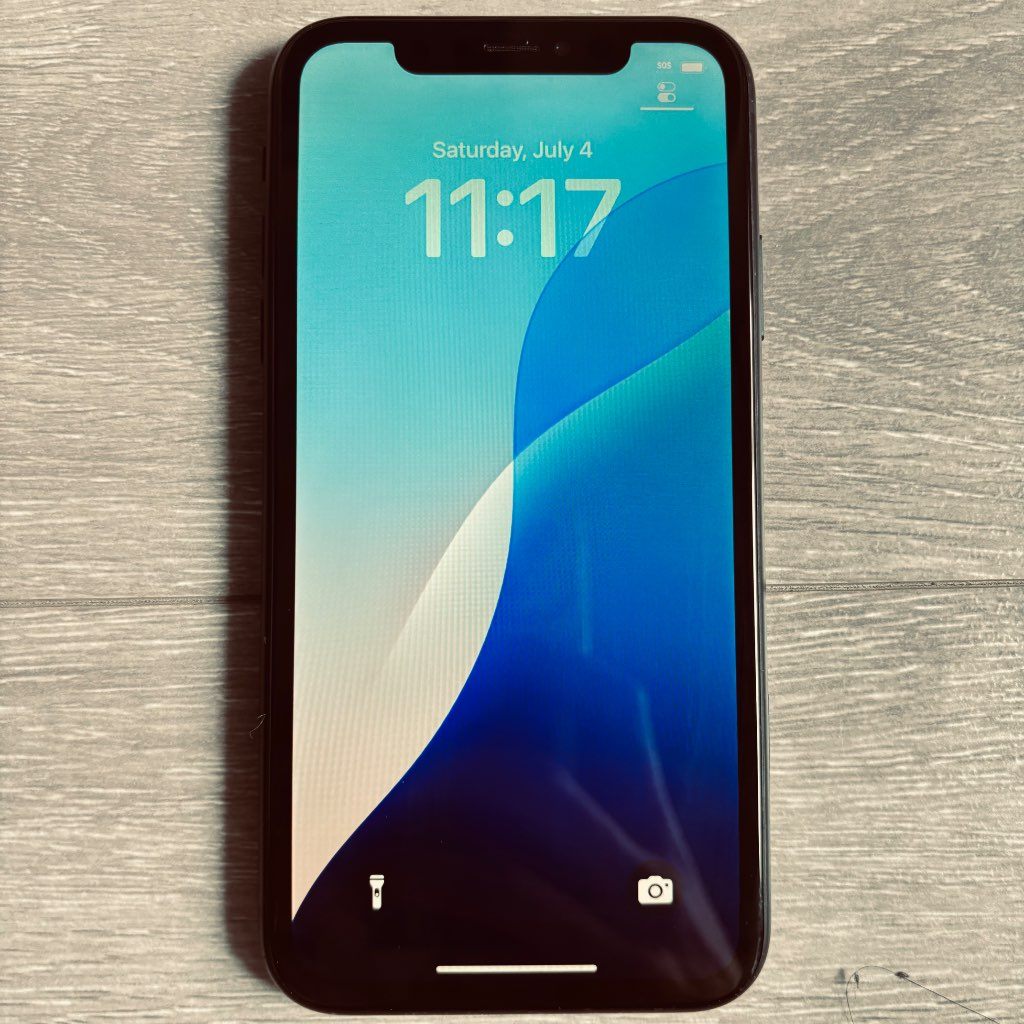 iPhone XR - photo 2