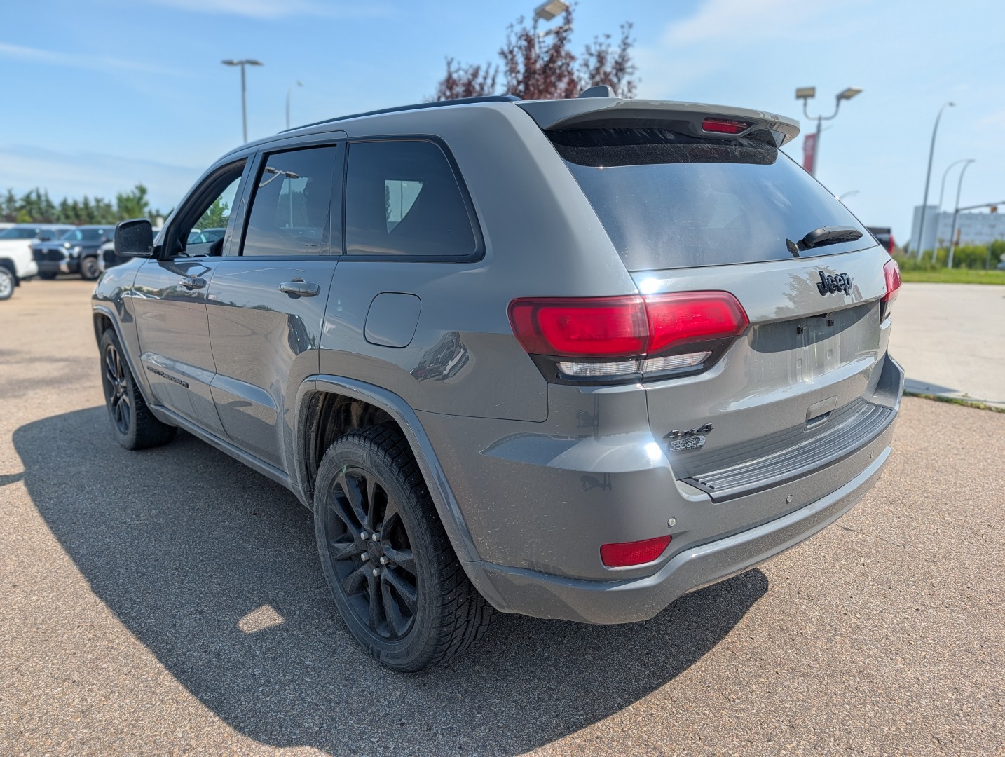 2022 Jeep Grand Cherokee - photo 5