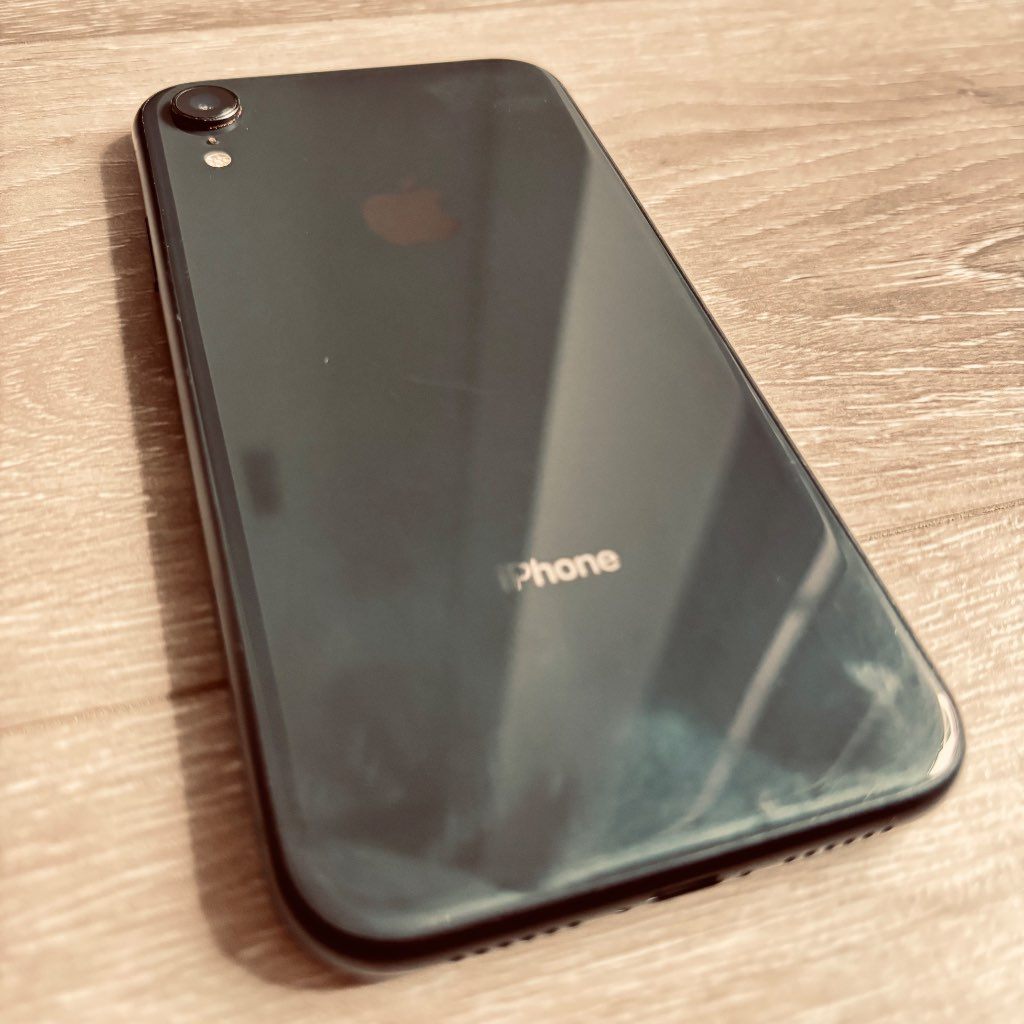 iPhone XR - photo 3