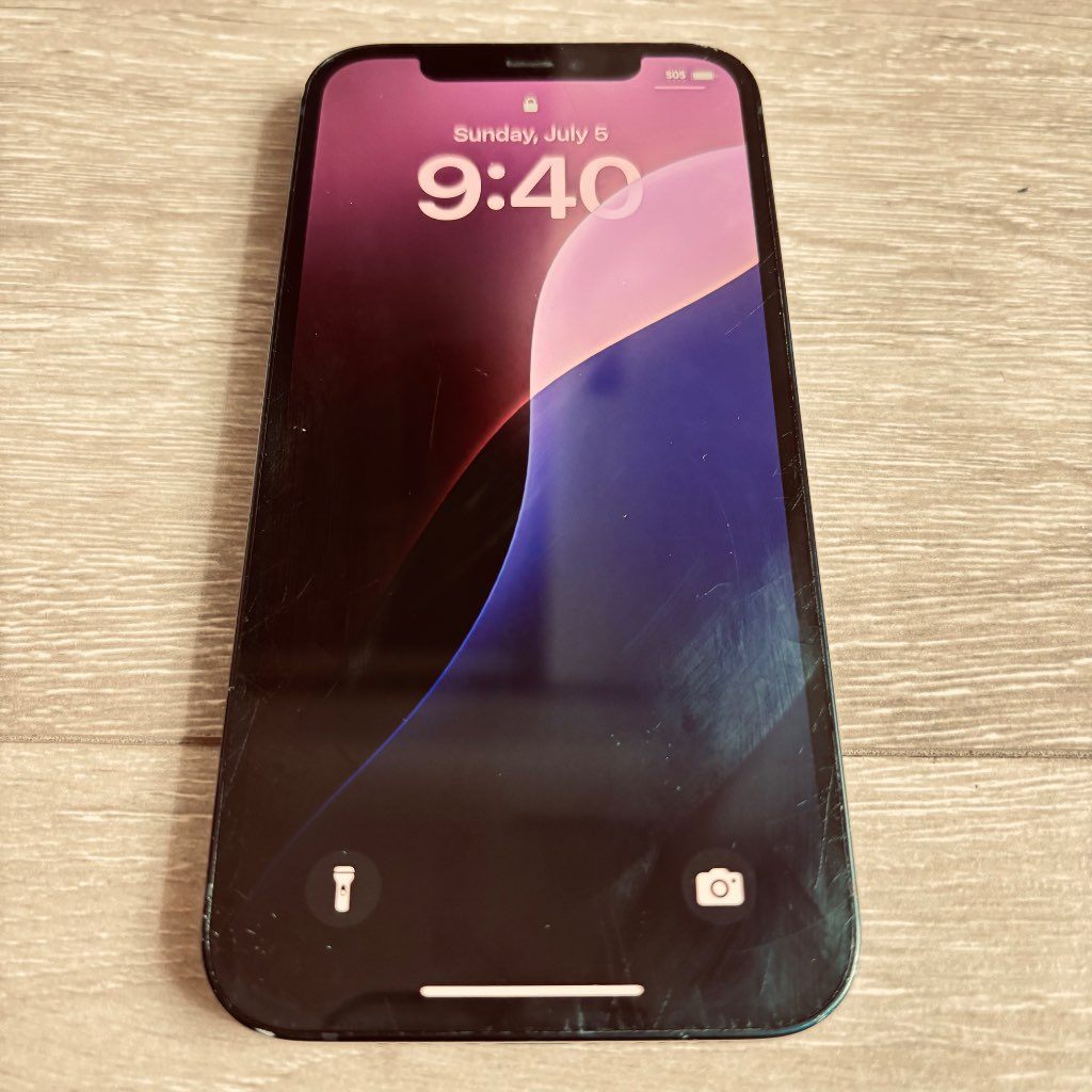 iPhone 12 - photo 2
