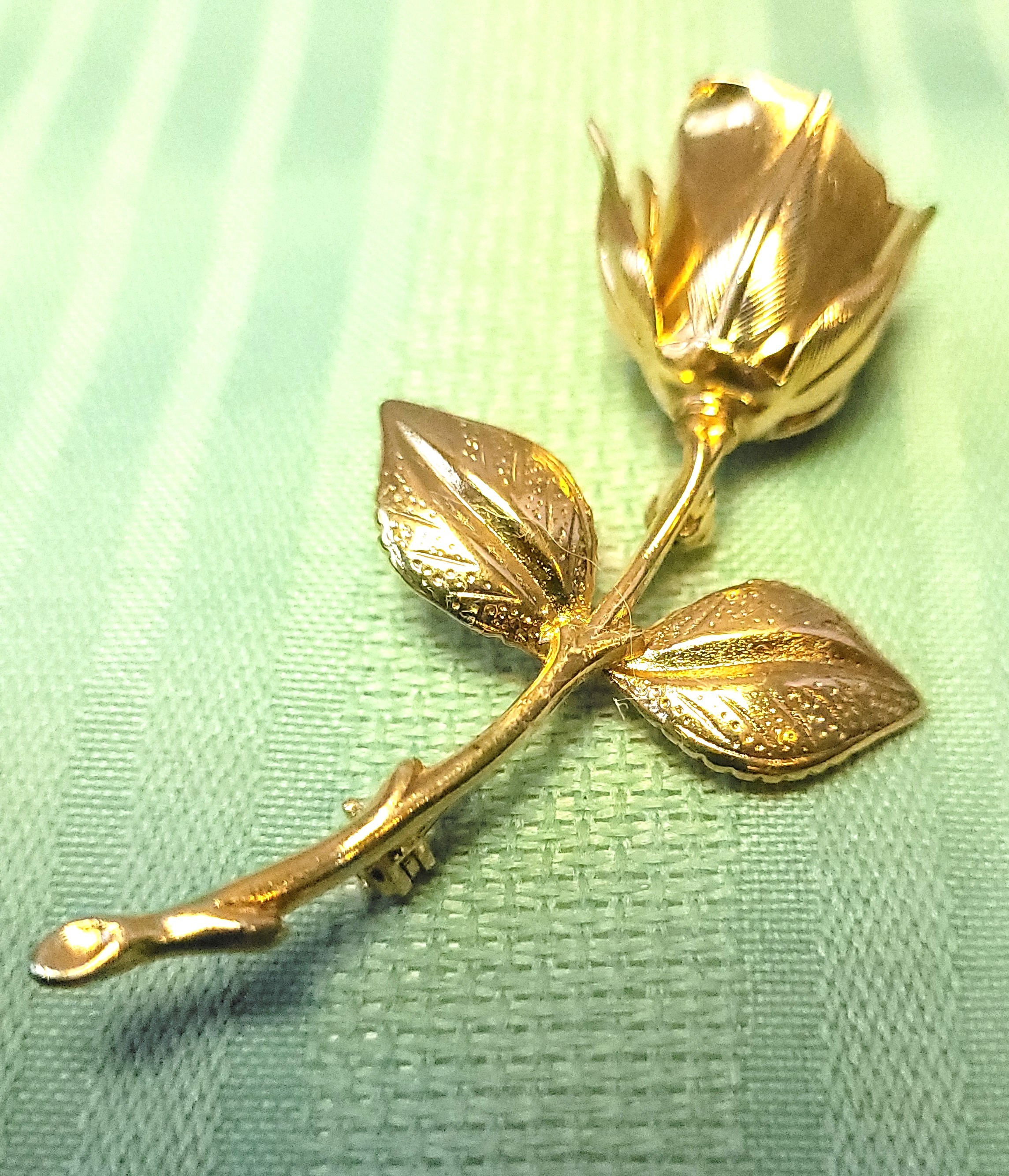 1960s Giovanni Gold Tone Rosebud Brooch Pin Long Stem Flower