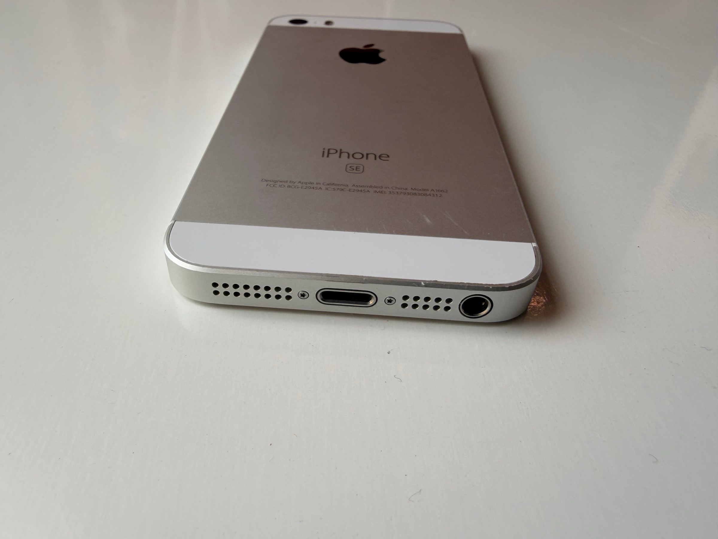 iPhone SE (1st gen), silver, 128GB, unlocked, w/ cable - photo 3