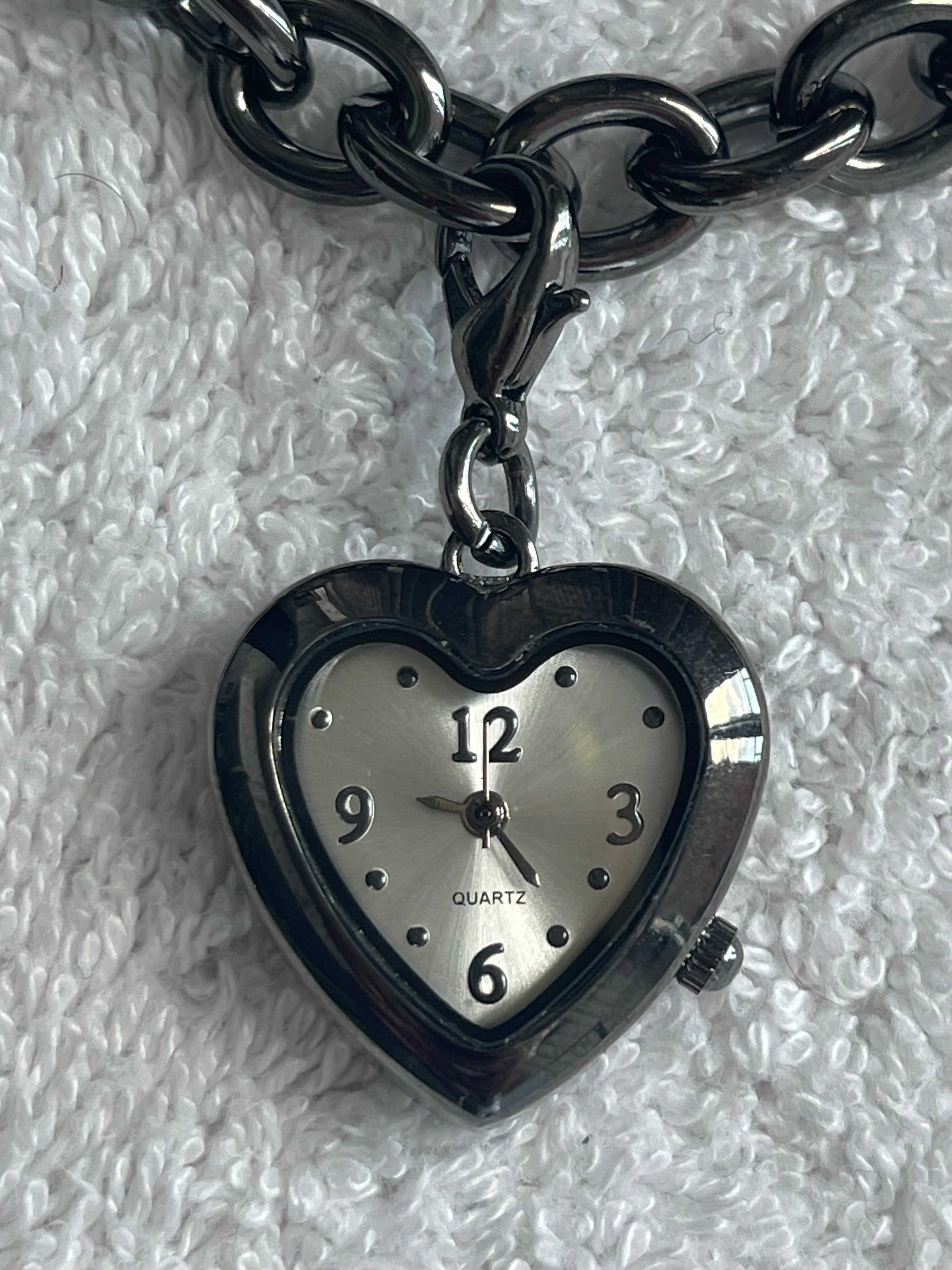 Vintage Y2K Gunmetal Heart Charm Watch Bracelet (Needs Battery) - photo 3