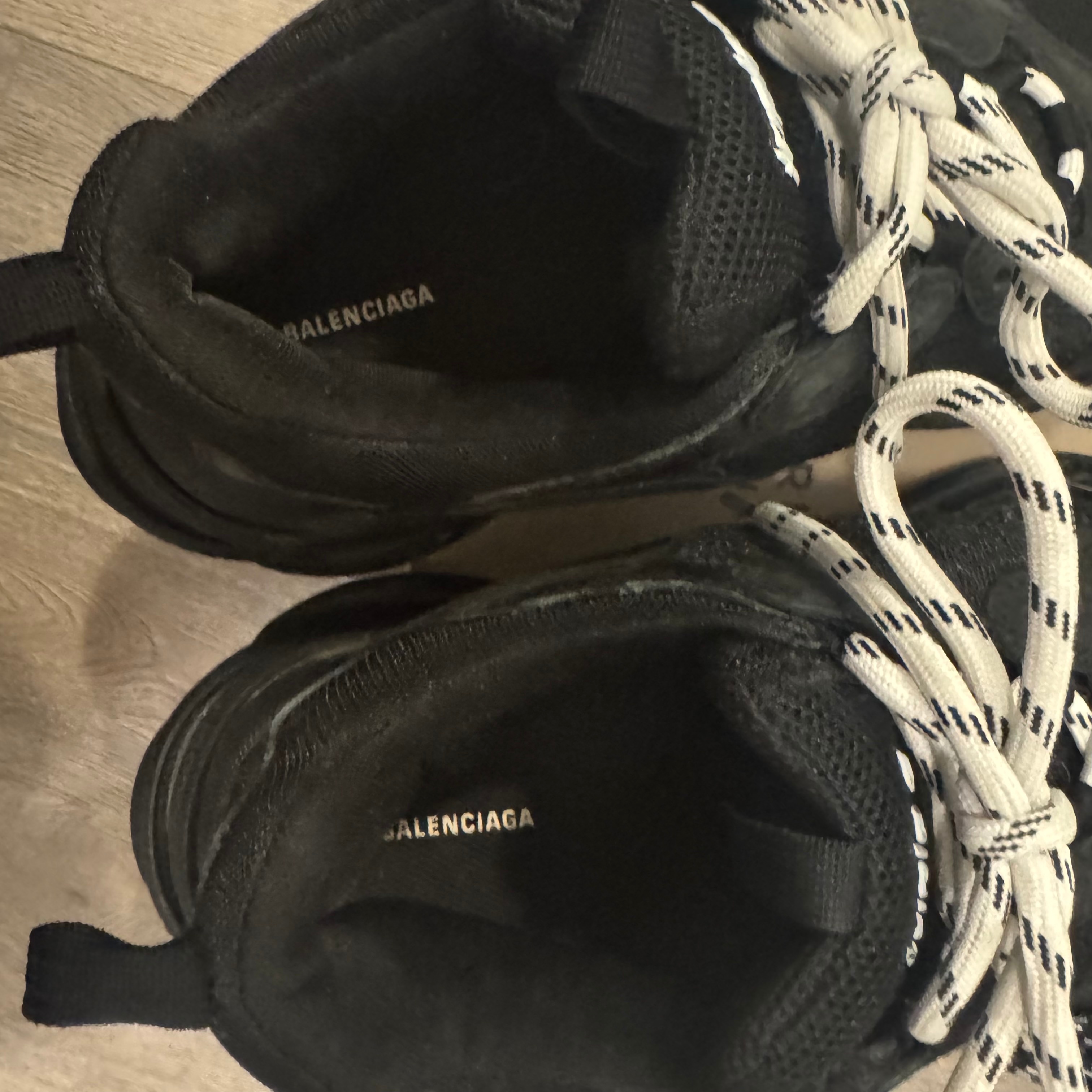 Authentic Balenciaga Triple S Sneakers Size 42 (US 9) - photo 3
