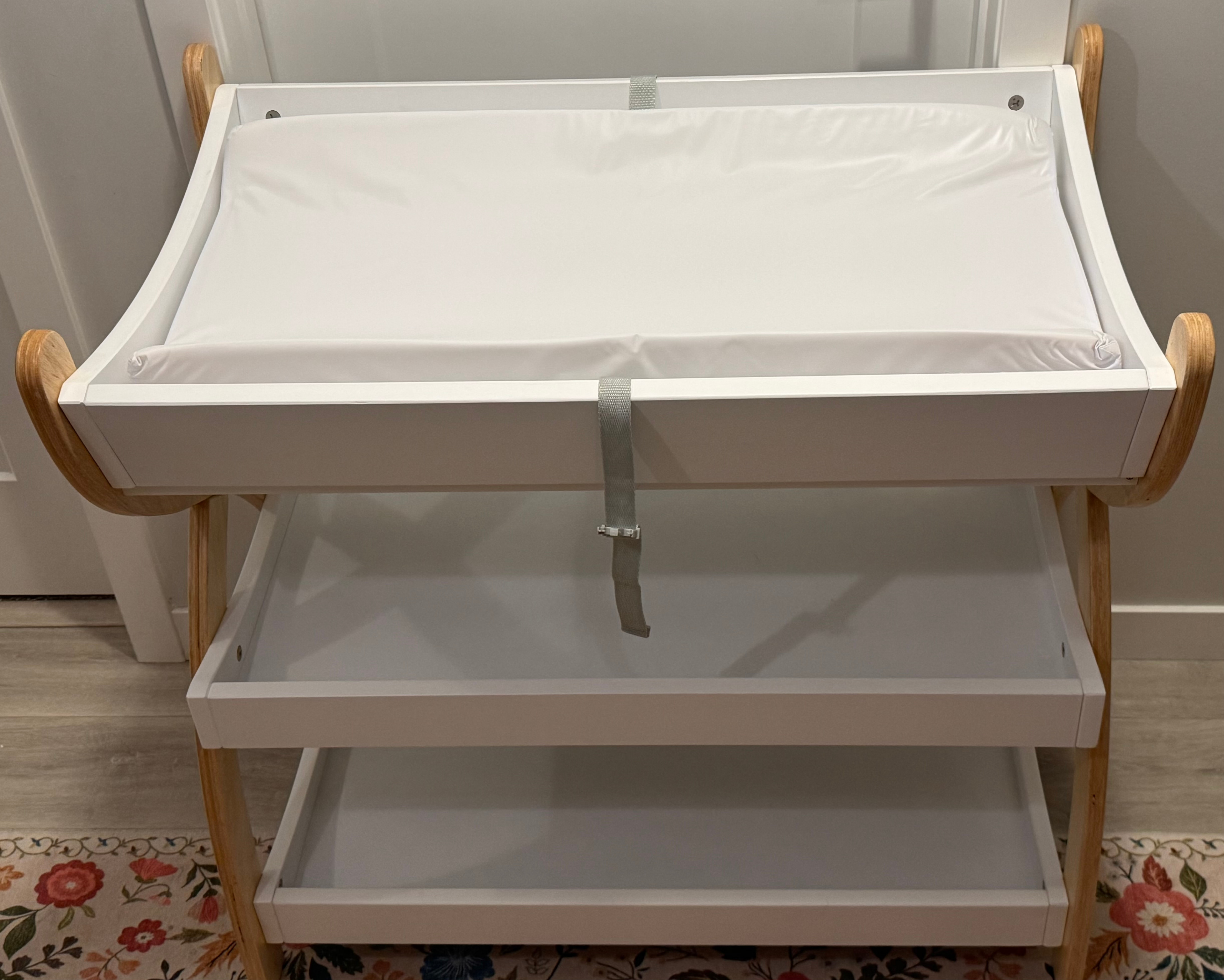 Baby Changing Table by Comfy Cubs - Munchkin Mat w/ covers - photo 2