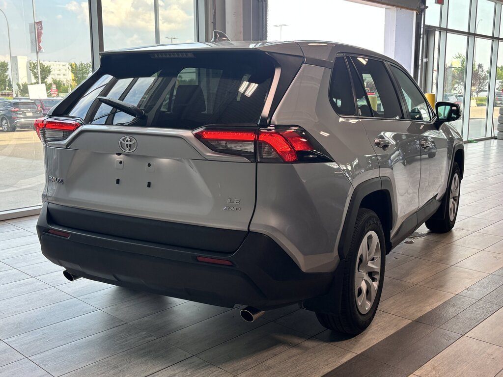 2025 Toyota RAV4 - photo 5