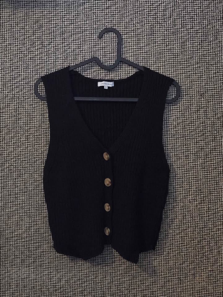 CRESCENT VEST WOMENS SIZE M BLACK WITH TORTOISE SHELL BUTTONS