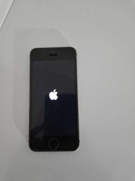 Apple iPhone SE- For Parts - photo 3