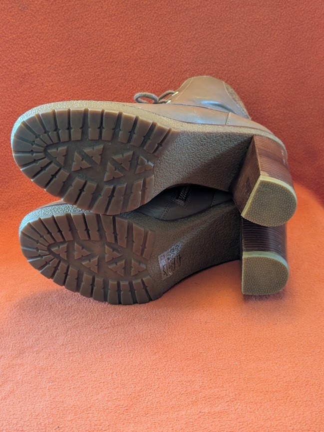 Women's laced boots with side zippers - size 7M - photo 4