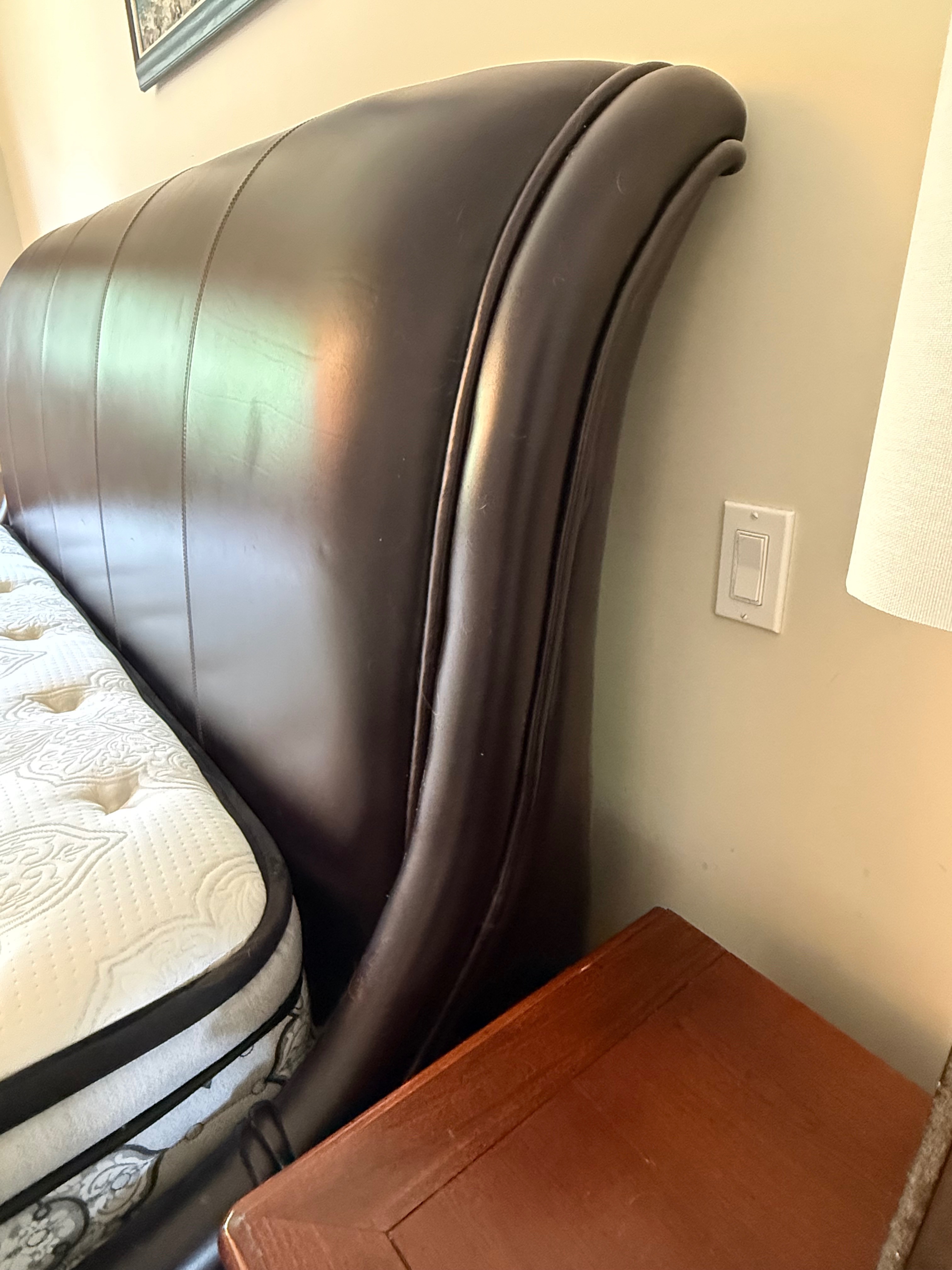 Luxury high-end solid mahogany wood and leather bedroom suite - photo 2