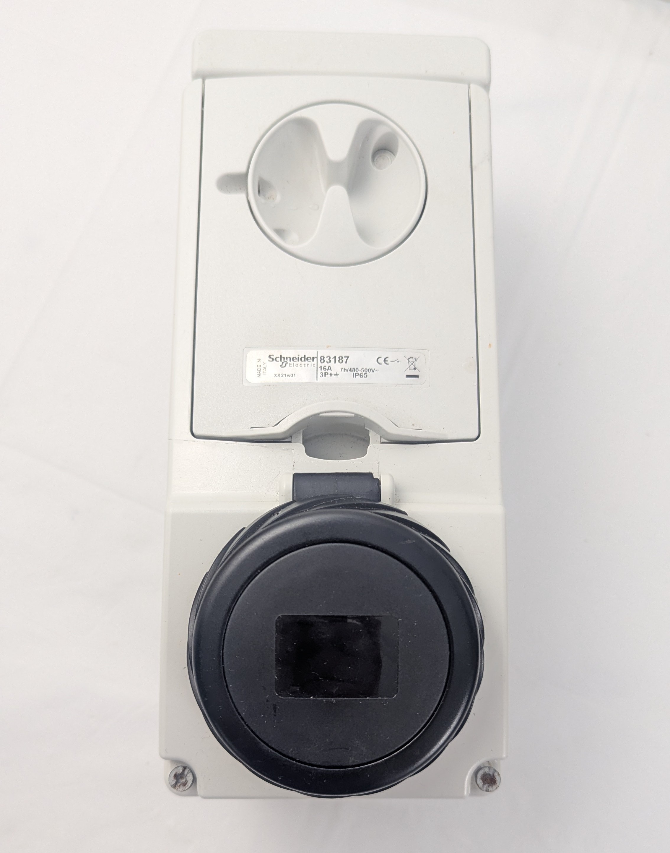 83187 Schneider Electric 16A 480-500V Interlock Socket 3P+E IP65