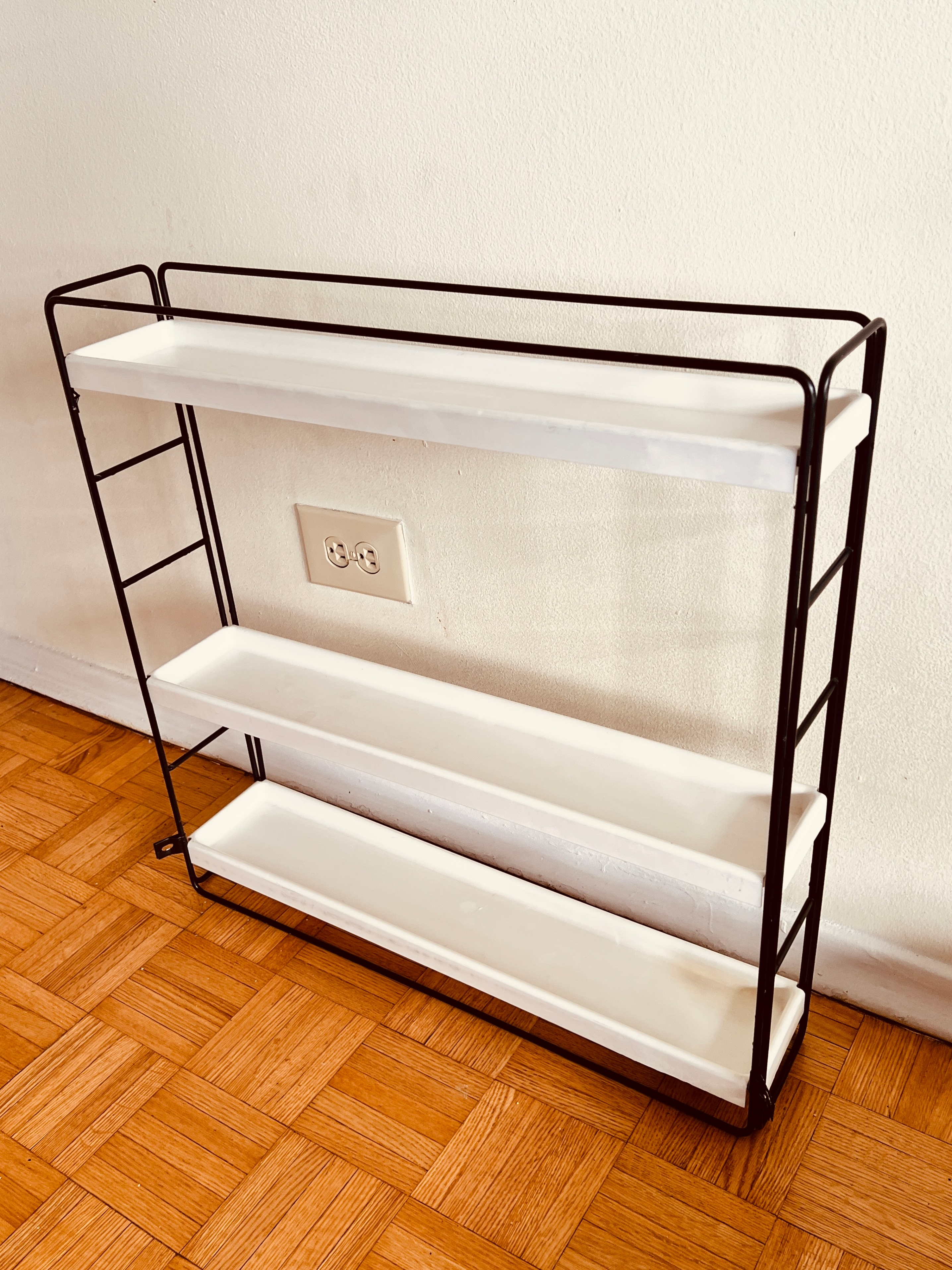 Moveable bathroom shelves - photo 2