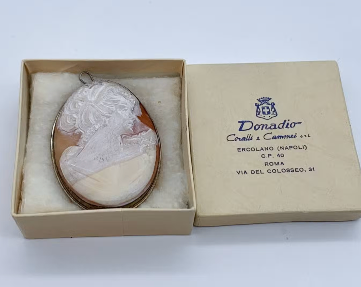 Hand-Carved Lady Cameo Portrait in 800 Silver Pendant Brooch