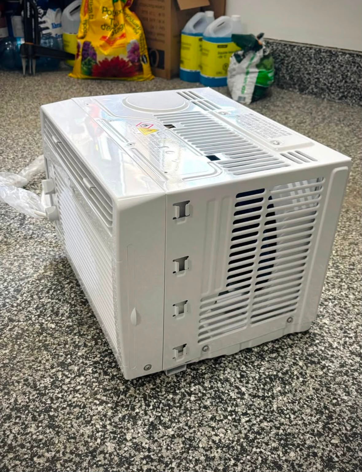 Midea 5,000 BTU Window Air Conditioner – Excellent Condition - photo 3