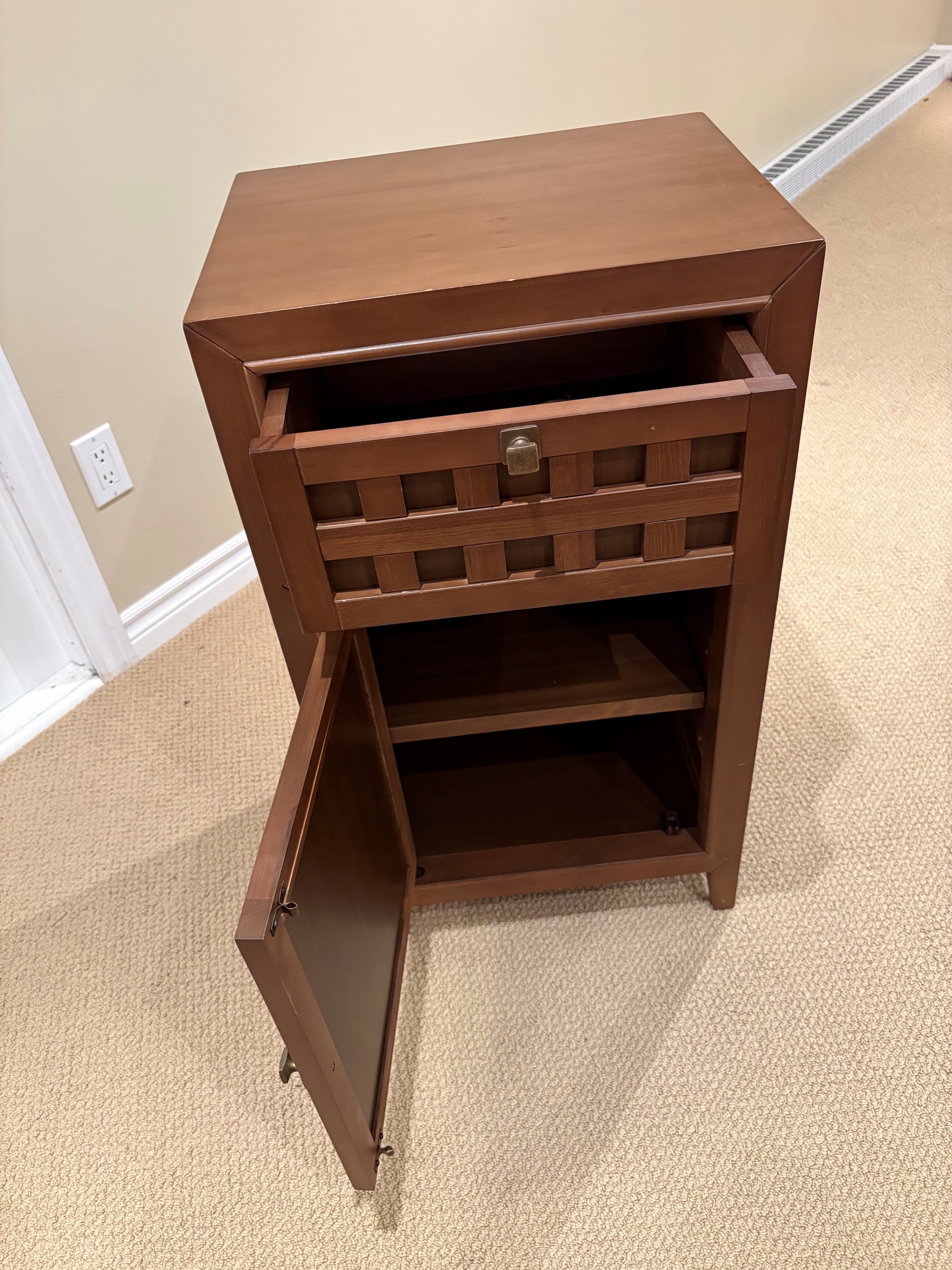 Two wooden cabinets with lattice doors - photo 4