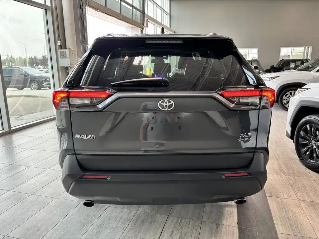2025 Toyota RAV4 - photo 4
