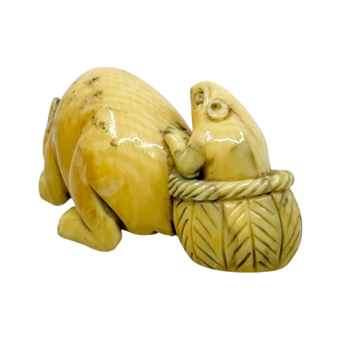 Showa period Japanese carved bone two mice in a basket netsuke - photo 4