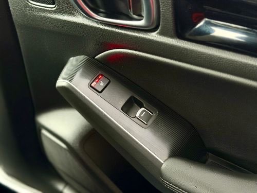 🚗 **2025 Honda Civic Hybrid – Like New!** 🌿 - photo 2