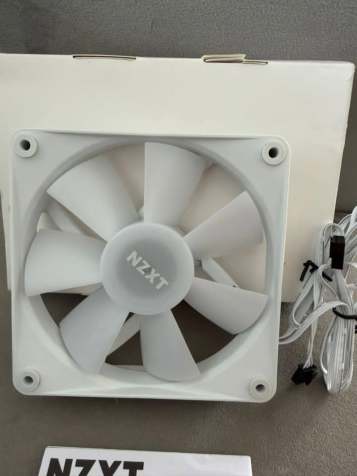 NZXT F120 RGB Core Fan 120mm White RF-C12FF-W1