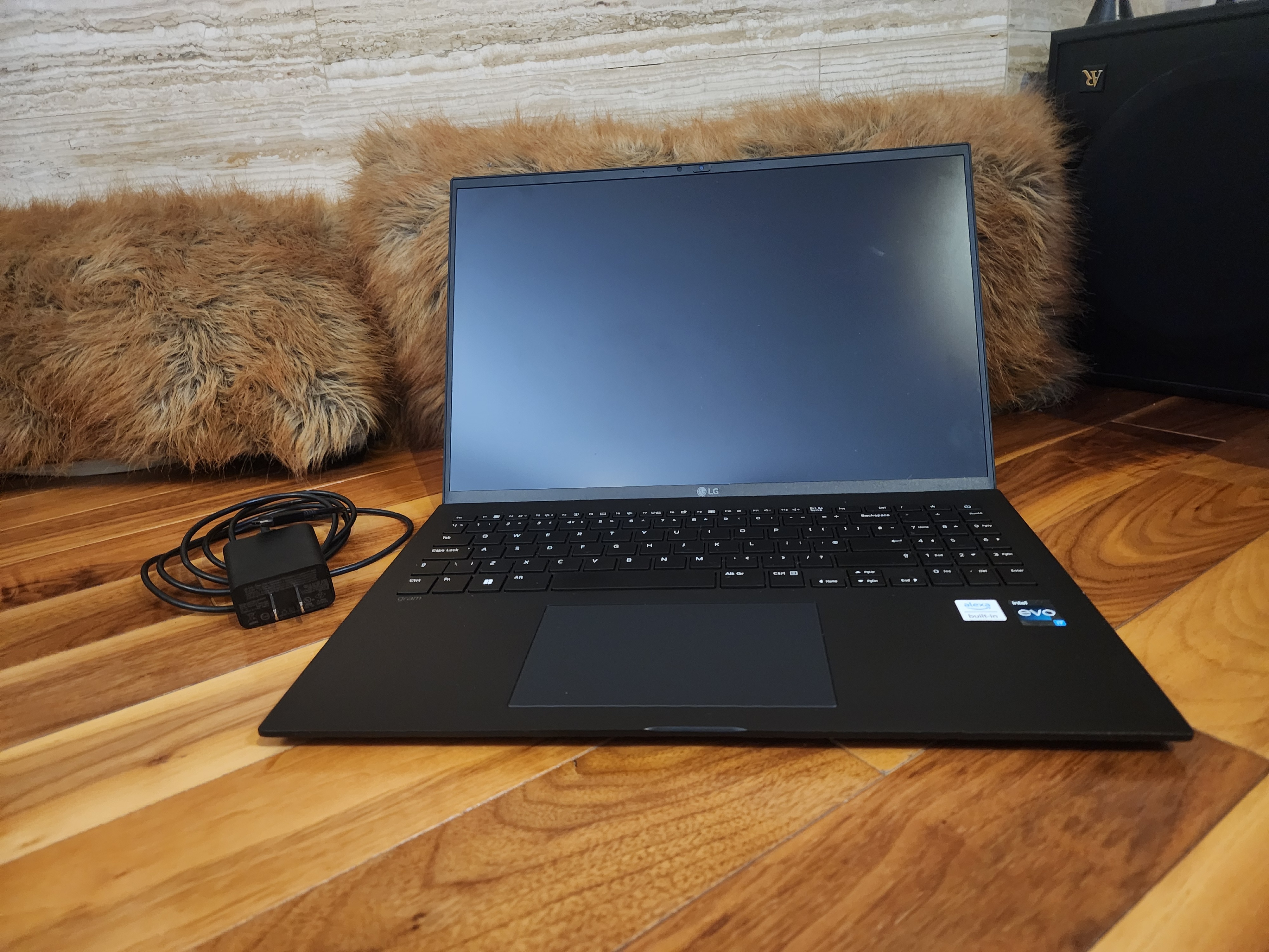 LG Gram 16" (i7, 32GB RAM, 1TB SSD) [Model: 16Z90Q]