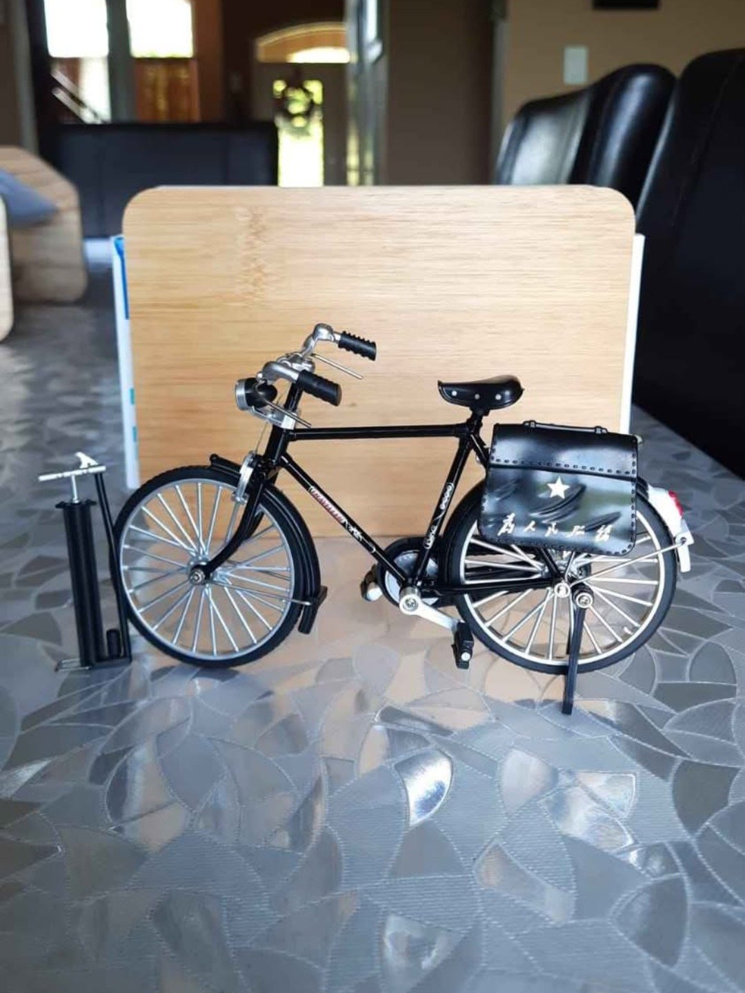 Traveller Miniature Vintage Assembled Bicycle Model - photo 2