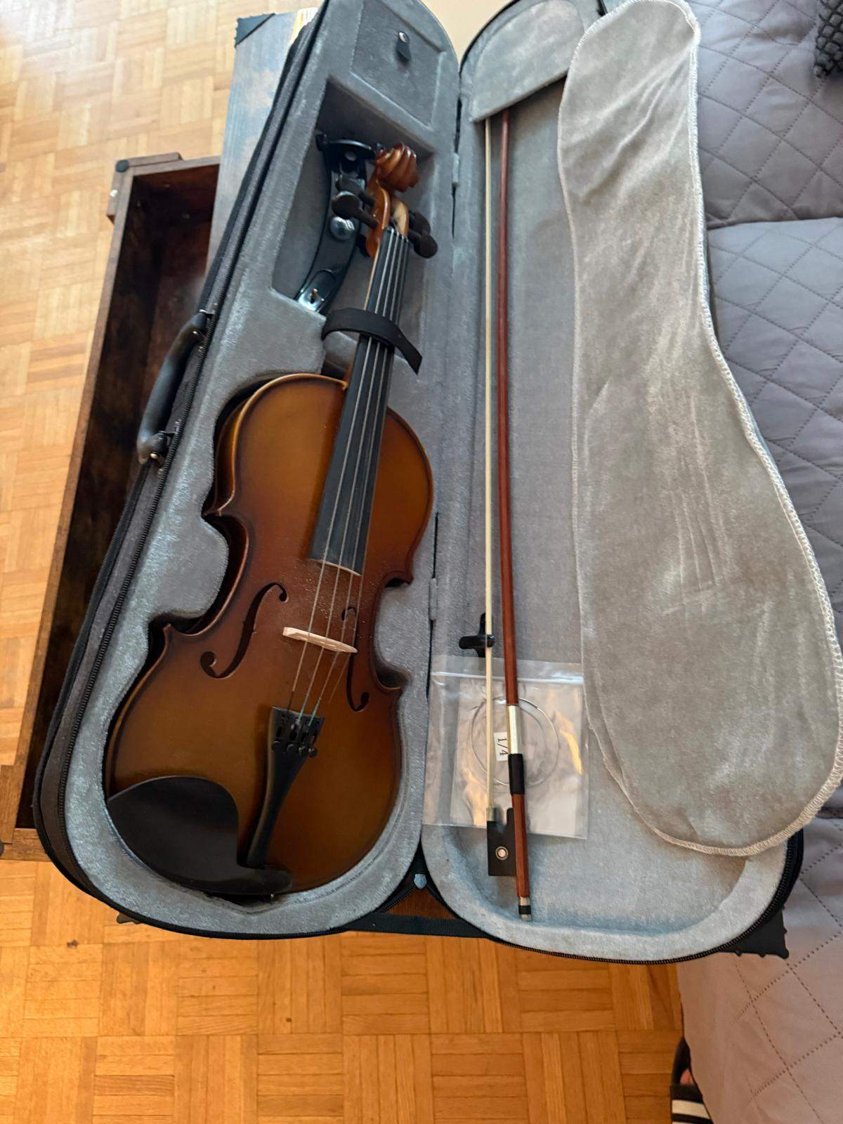 SKY 4/4 Full Size Solid Maple Wood Violin (barely Used)