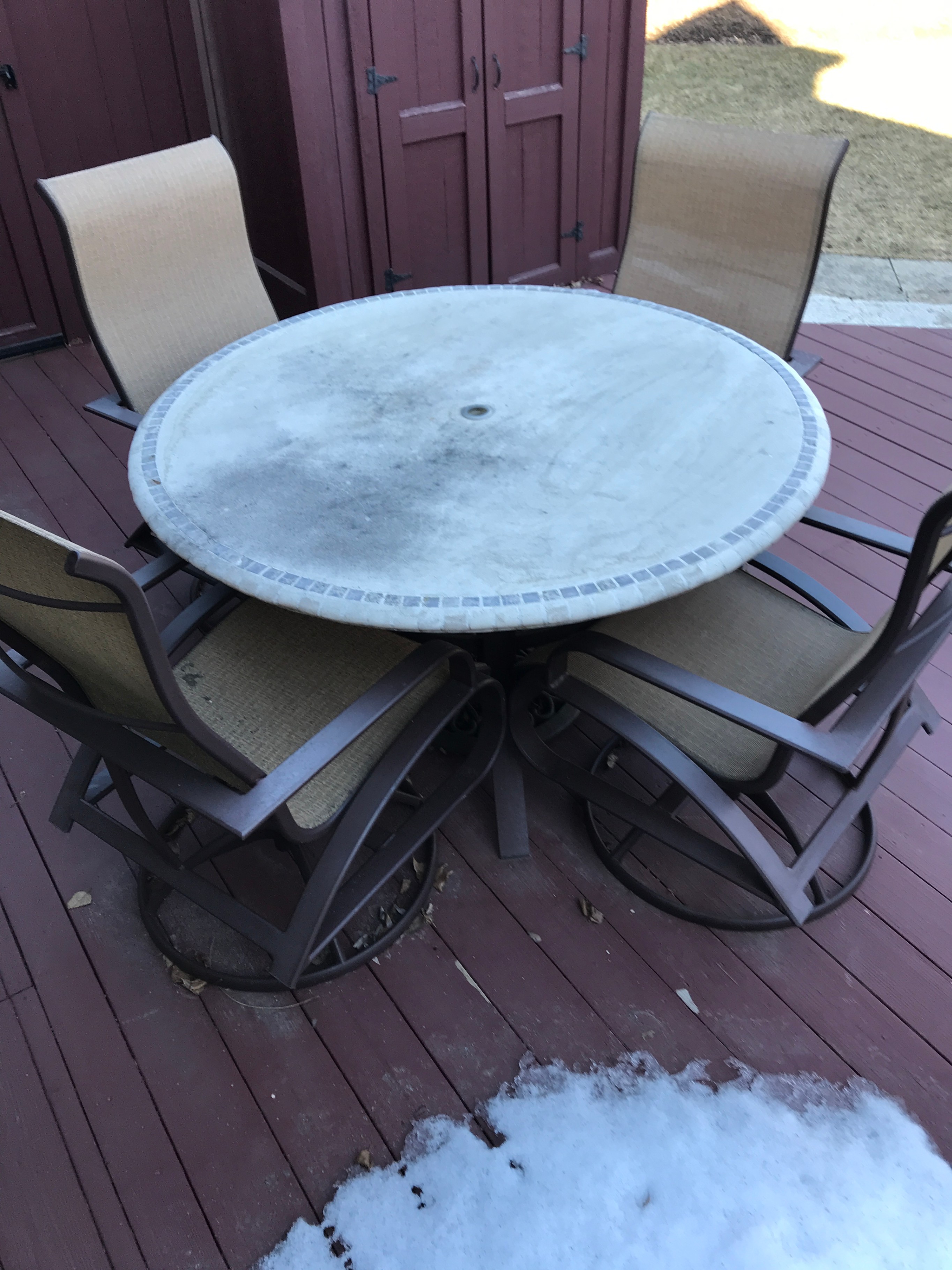 Patio Dining Set with 4 Swivel Chairs and Round Table