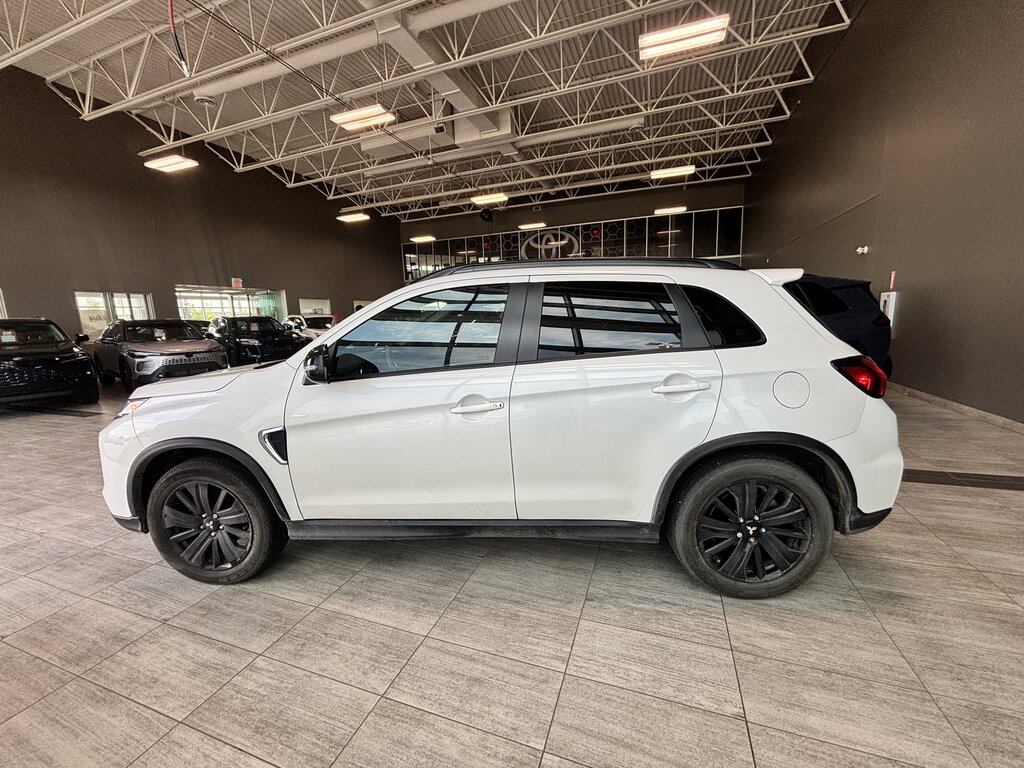 2021 Mitsubishi RVR - photo 2