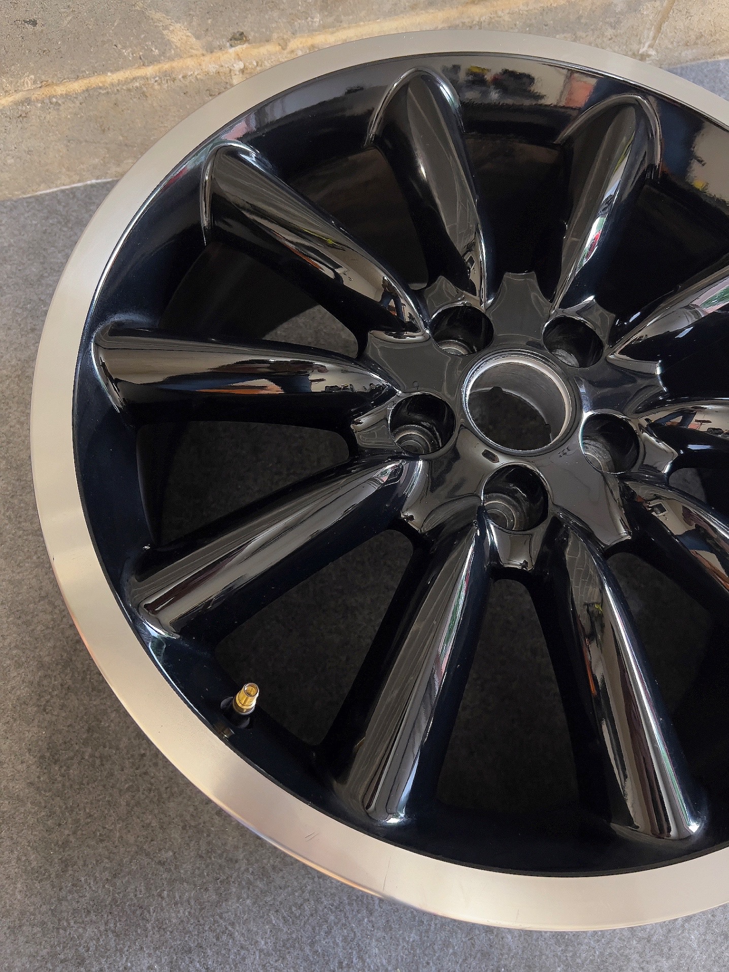 OEM 2012–2013 Ford Mustang Boss 302 Front Wheel Rim - 19x9J ET42 - photo 4