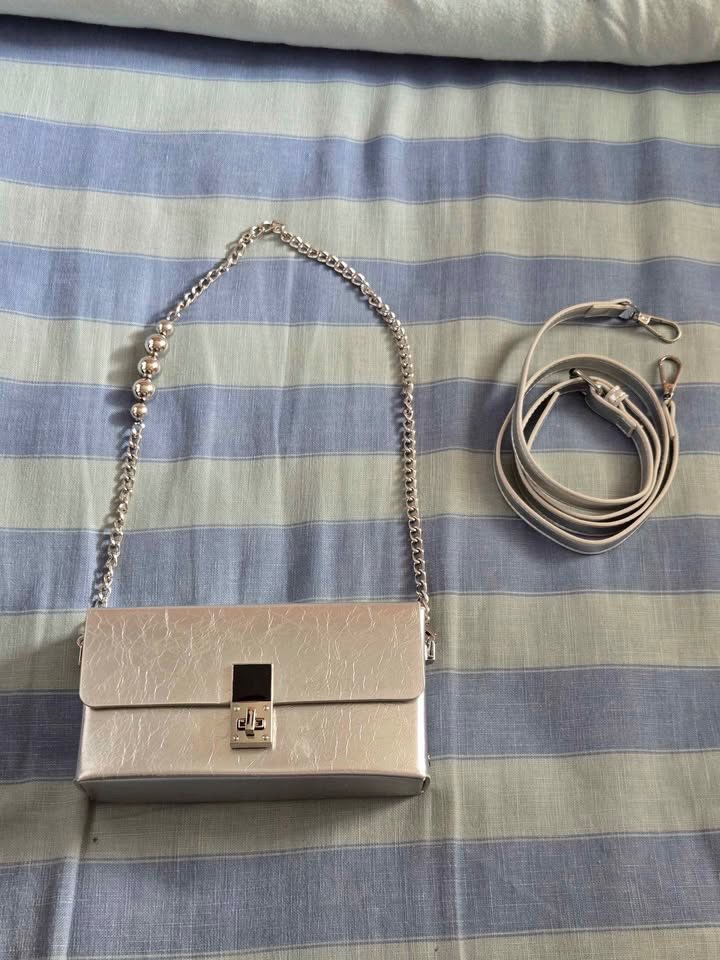 MELIE BLANCO SILVER CLUTCH/SHOULDER/CROSSBODY BAG