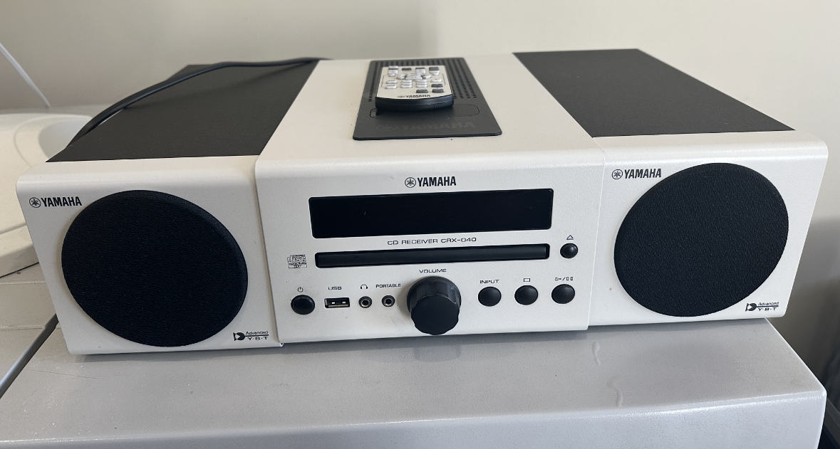 Yamaha CRX-040 Micro Stereo System w/ Speakers & Remote