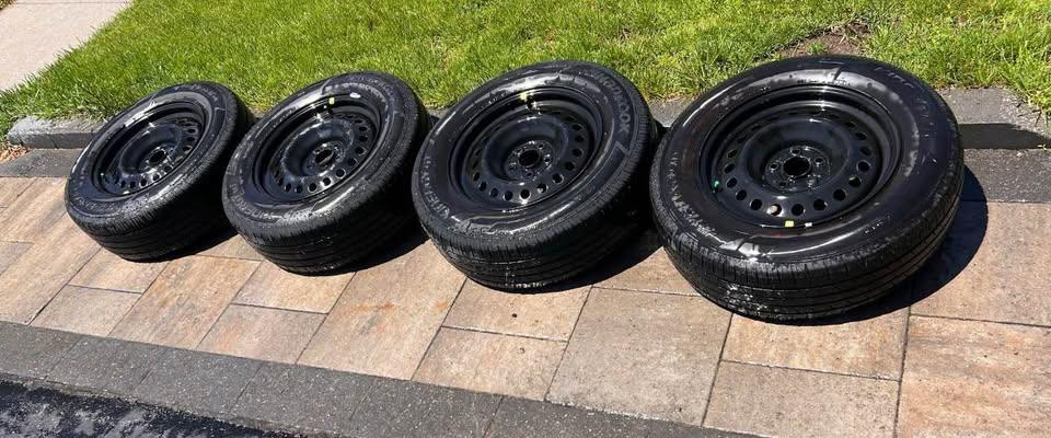 4 OEM HONDA CRV All-Season Tires with Steel Rims – 235/65R17 - photo 4