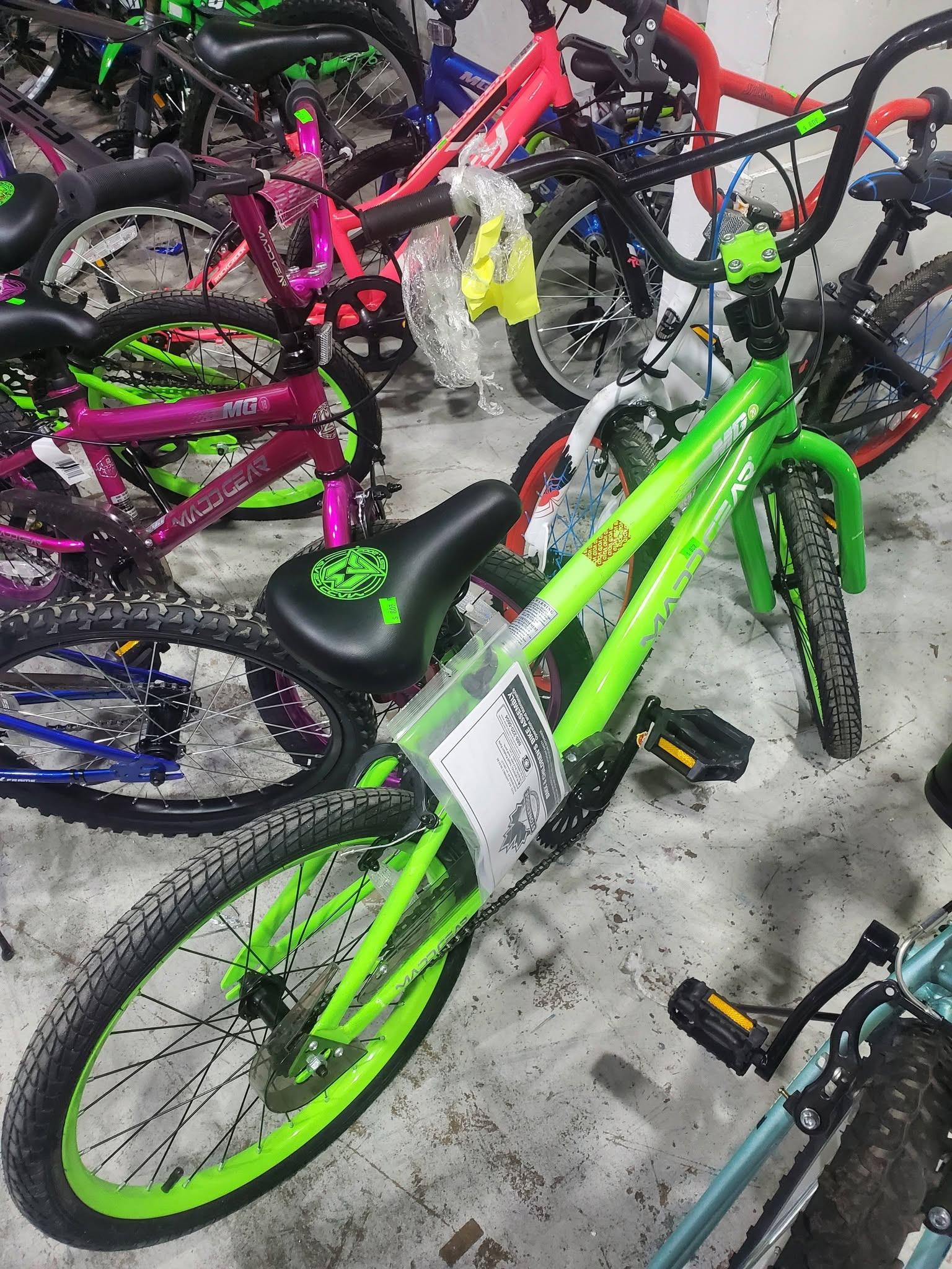 Madd Gear 20" Boys BMX Bike- Green - Ages 5 to 9 - photo 3