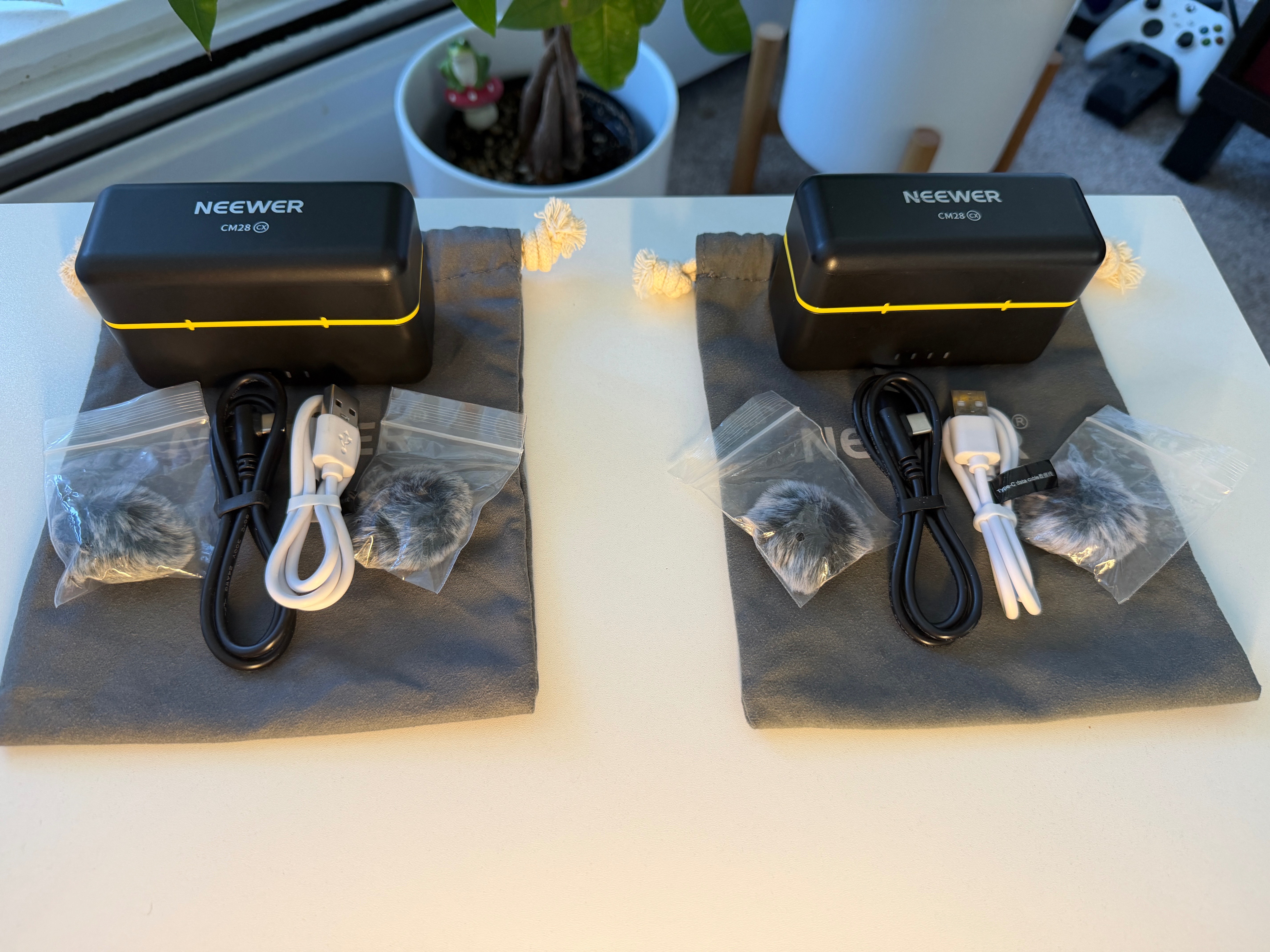 Neewer CM28 Wireless Microphone Set - photo 2