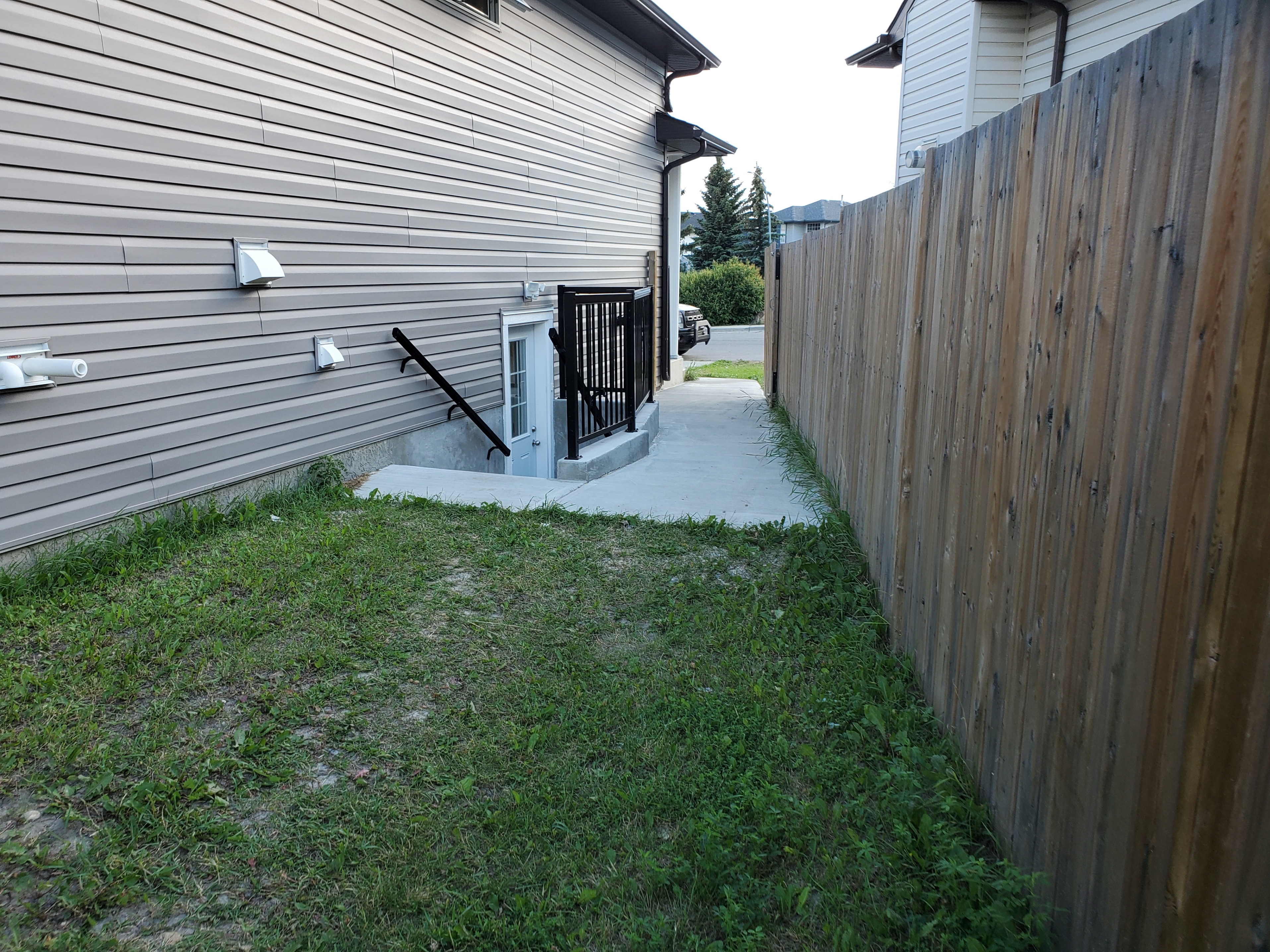 Spacious 3-Bedroom Basement for Rent - photo 2
