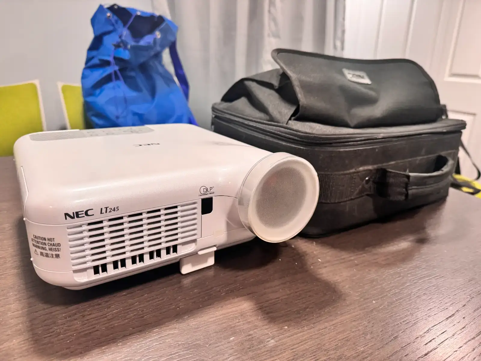 NEC LT245 - Video Projector
