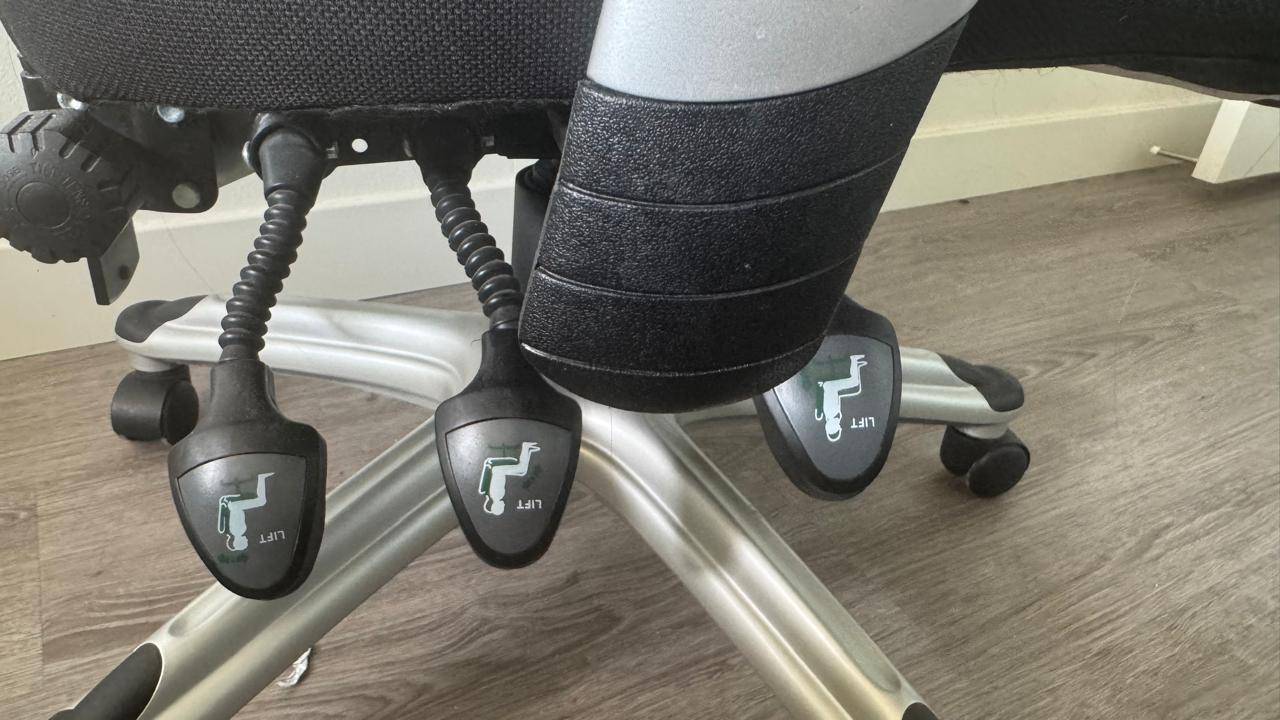 Black Ergonomic Office Chair - photo 2