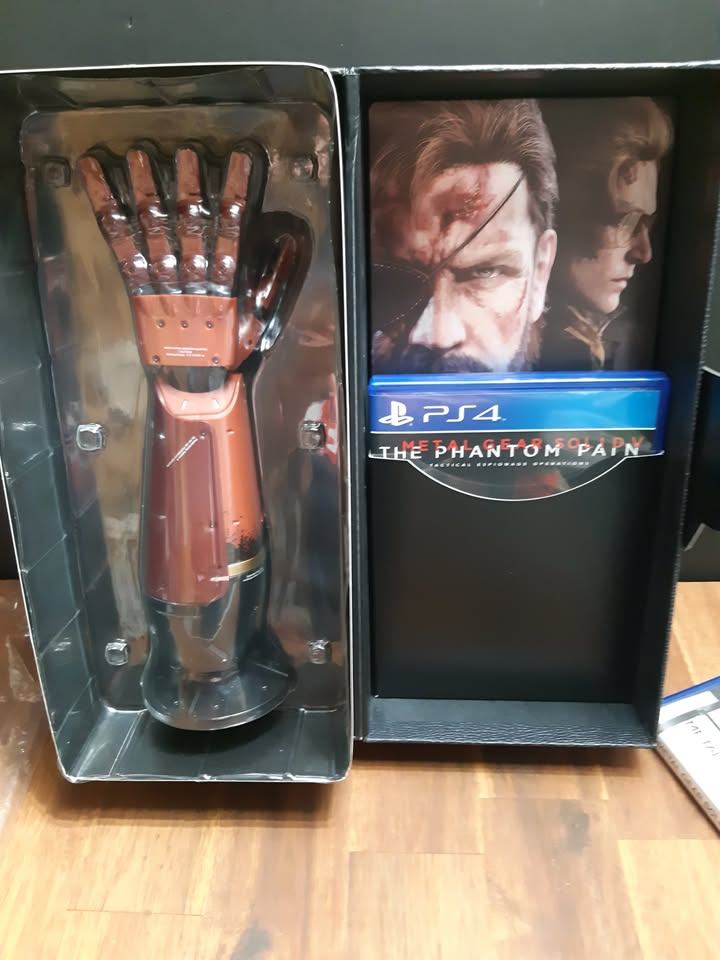 PS4 Metal Gear Solid V: Phantom Pain Collector's Edition Box Set - photo 2