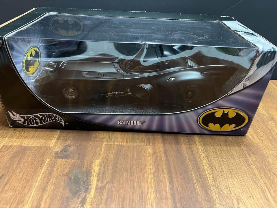 Hot Wheels 1989 Batmobile 1:18 scale Metal
