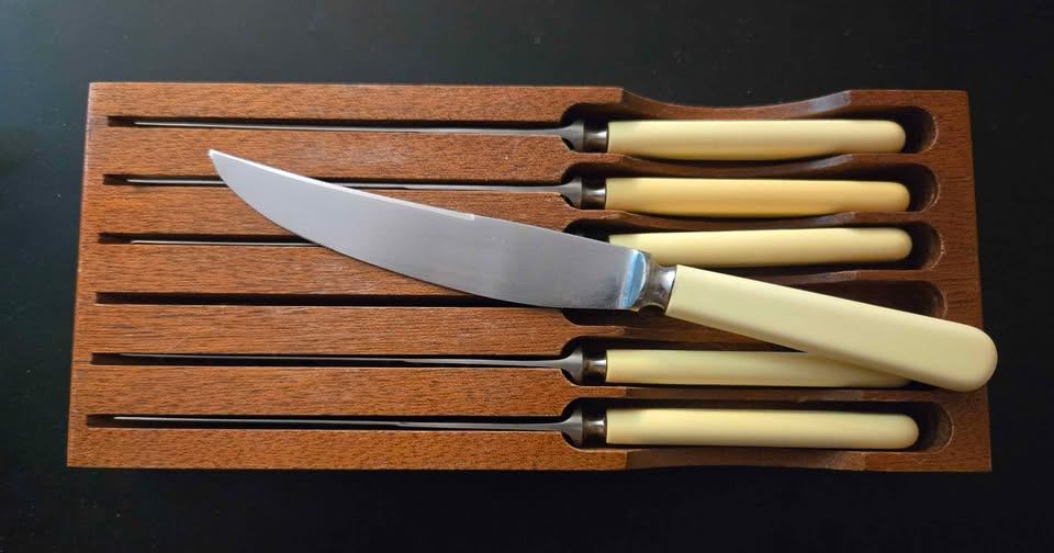 Set of 6 vintage Haddon Hall Steak Knives